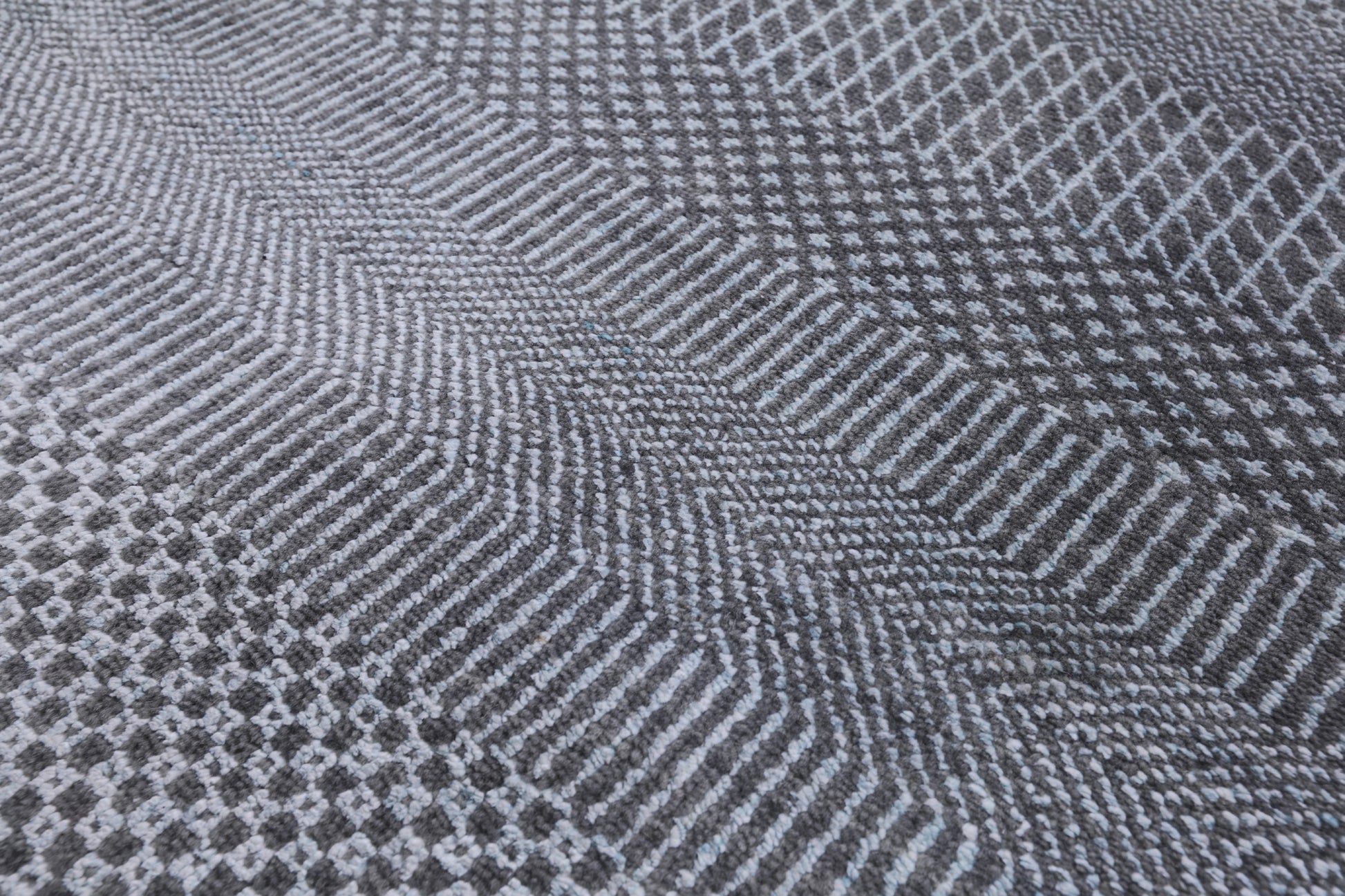 Grey Savannah Hand Knotted Wool & Silk Rug - 7' 9" X 10' 0" - Golden Nile