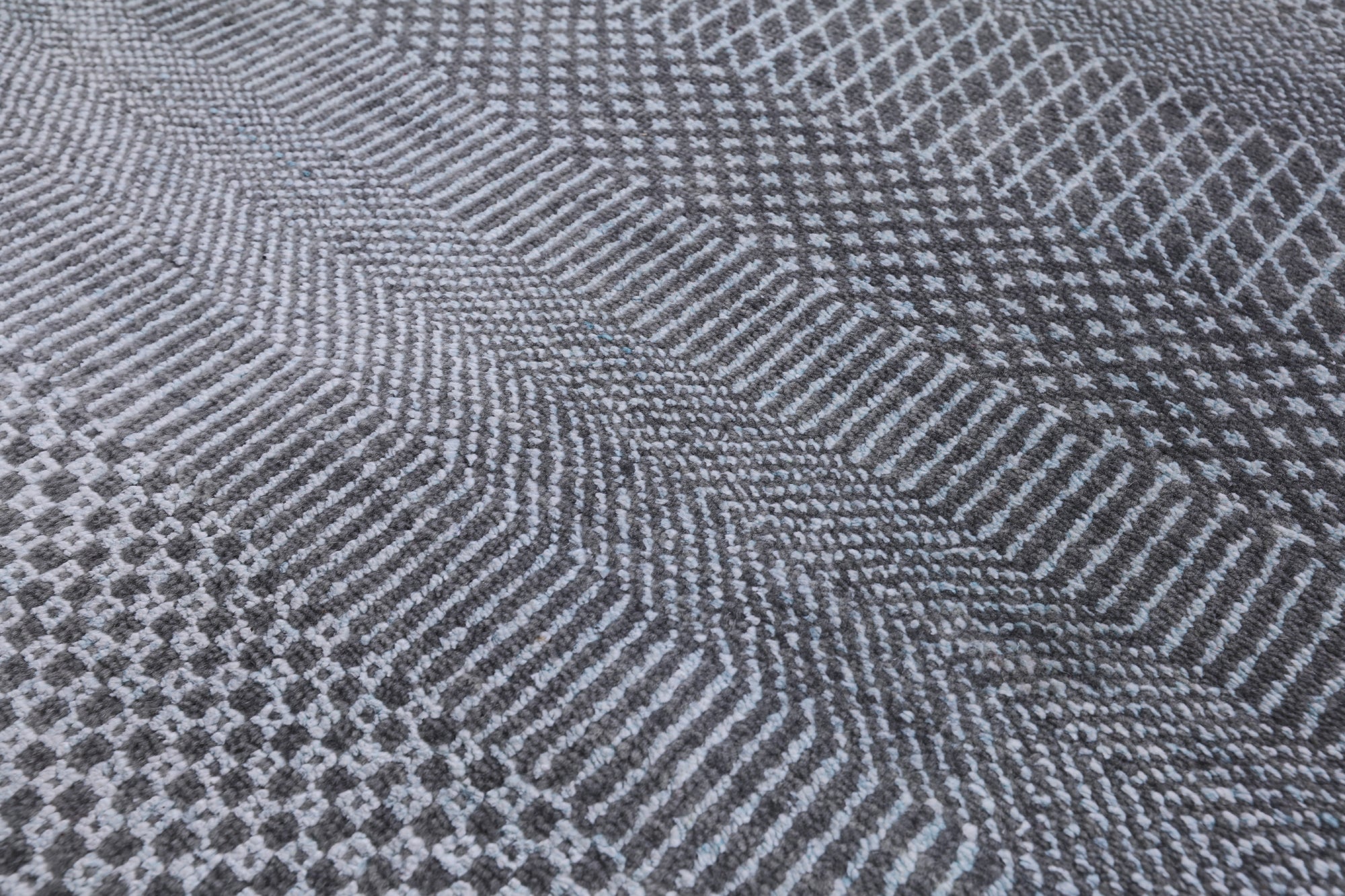 Grey Savannah Hand Knotted Wool & Silk Rug - 7' 9" X 10' 0" - Golden Nile