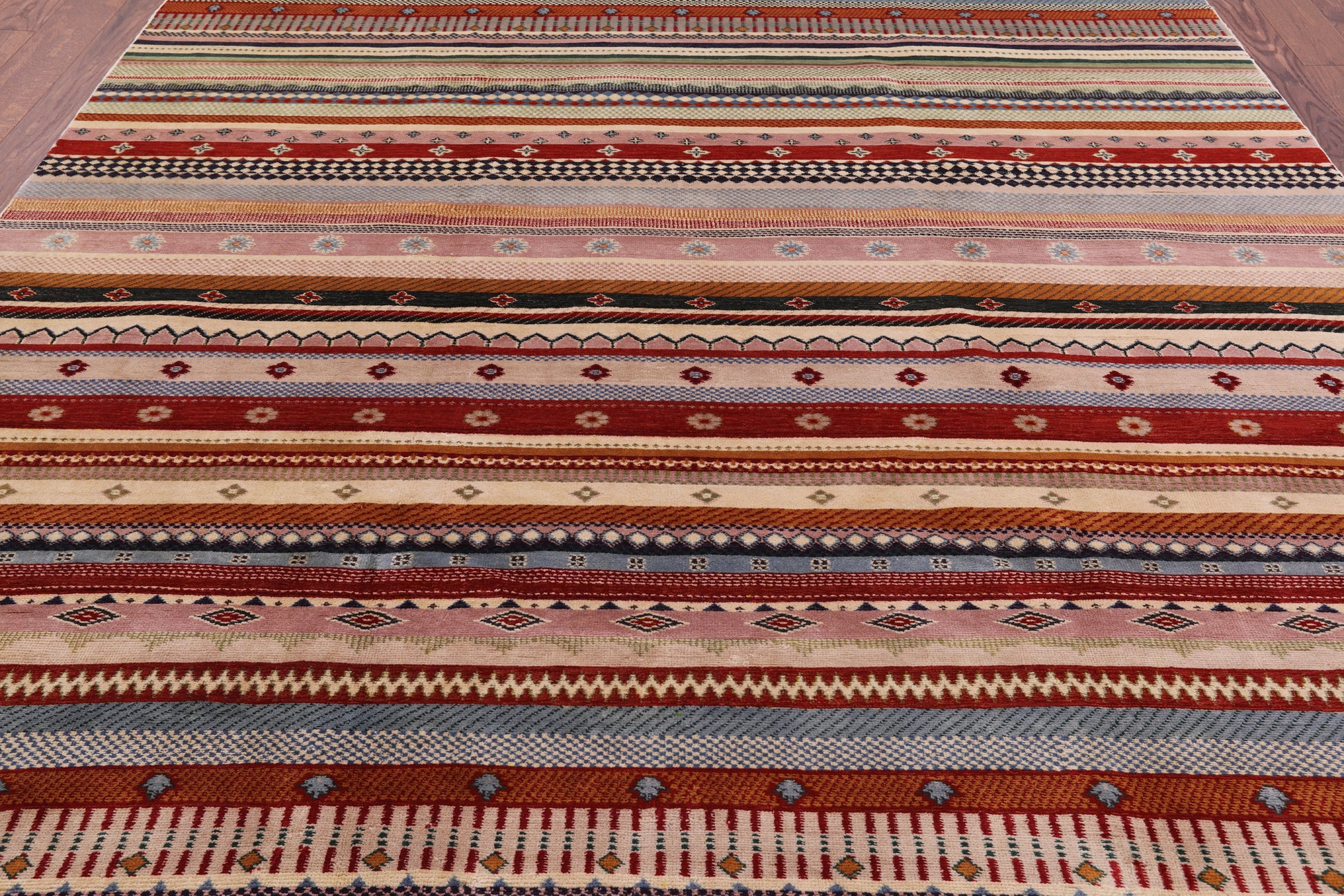 Persian Gabbeh Tribal Hand Knotted Wool Rug - 7' 11" X 9' 11" - Golden Nile