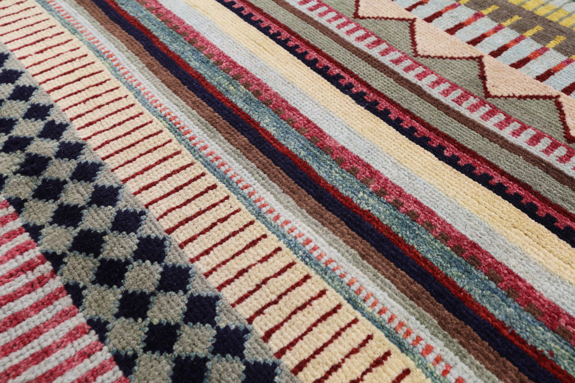 Tribal Persian Gabbeh Handmade Wool Rug - 6' 0" X 9' 1" - Golden Nile
