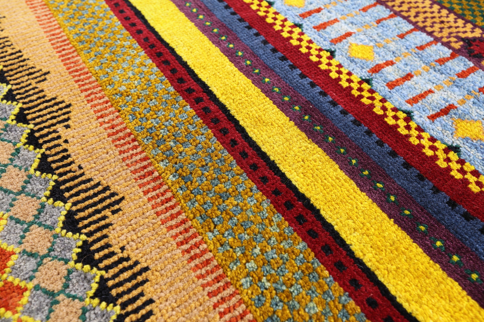 Tribal Gabbeh Handmade Wool Rug - 6' 2" X 9' 1" - Golden Nile