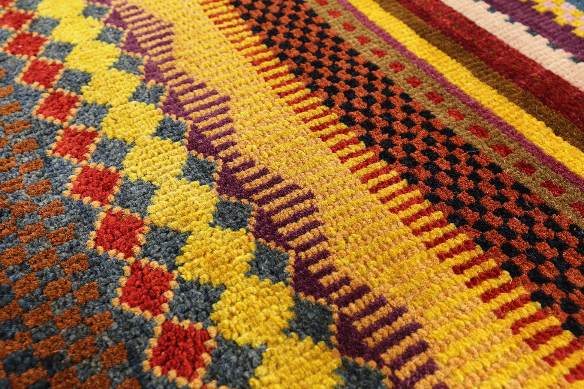 Tribal Gabbeh Hand Knotted Wool Rug - 5' 2" X 7' 9" - Golden Nile