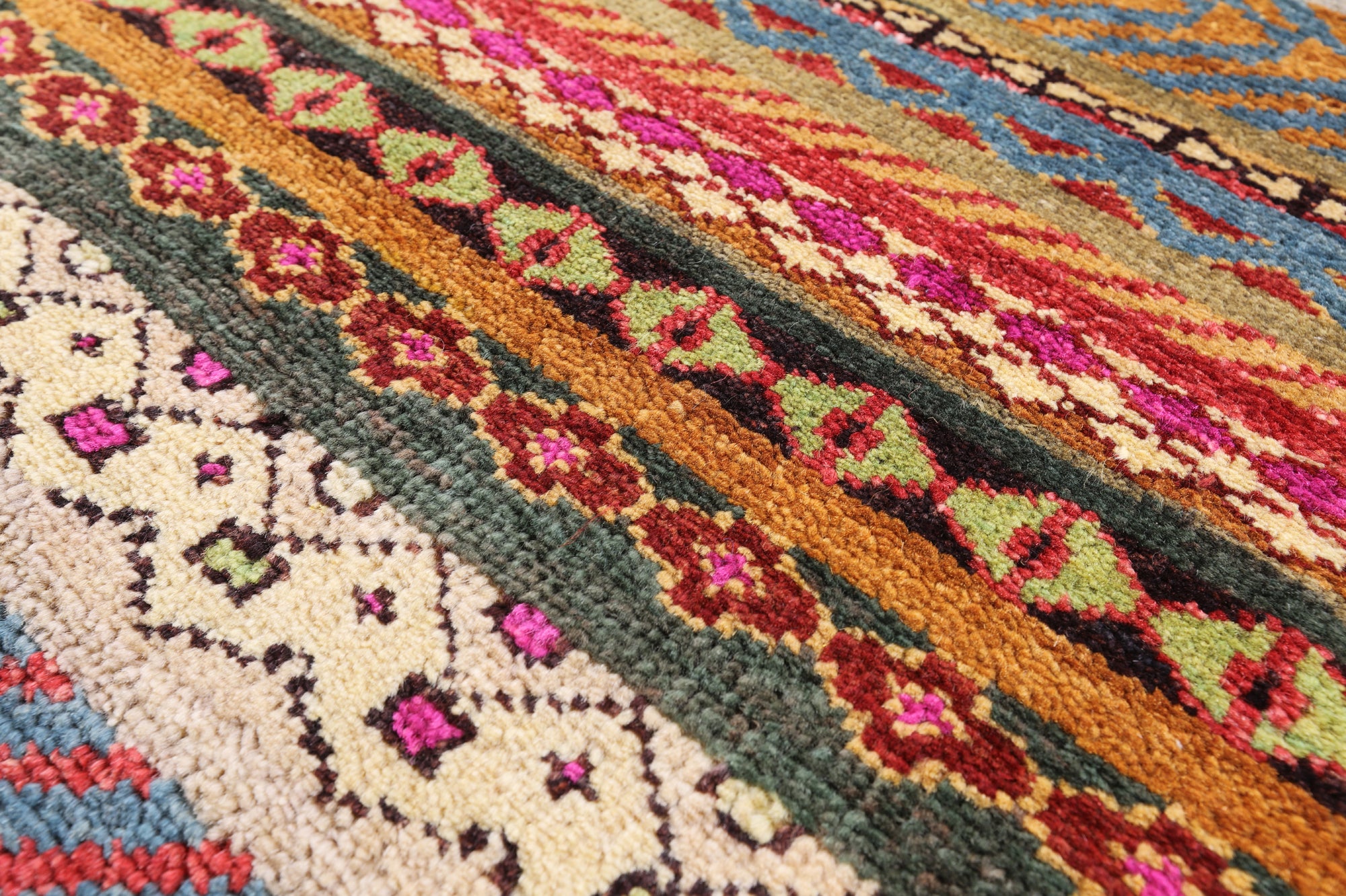 Persian Gabbeh Hand Knotted Wool Area Rug - 4' 3" X 5' 10" - Golden Nile