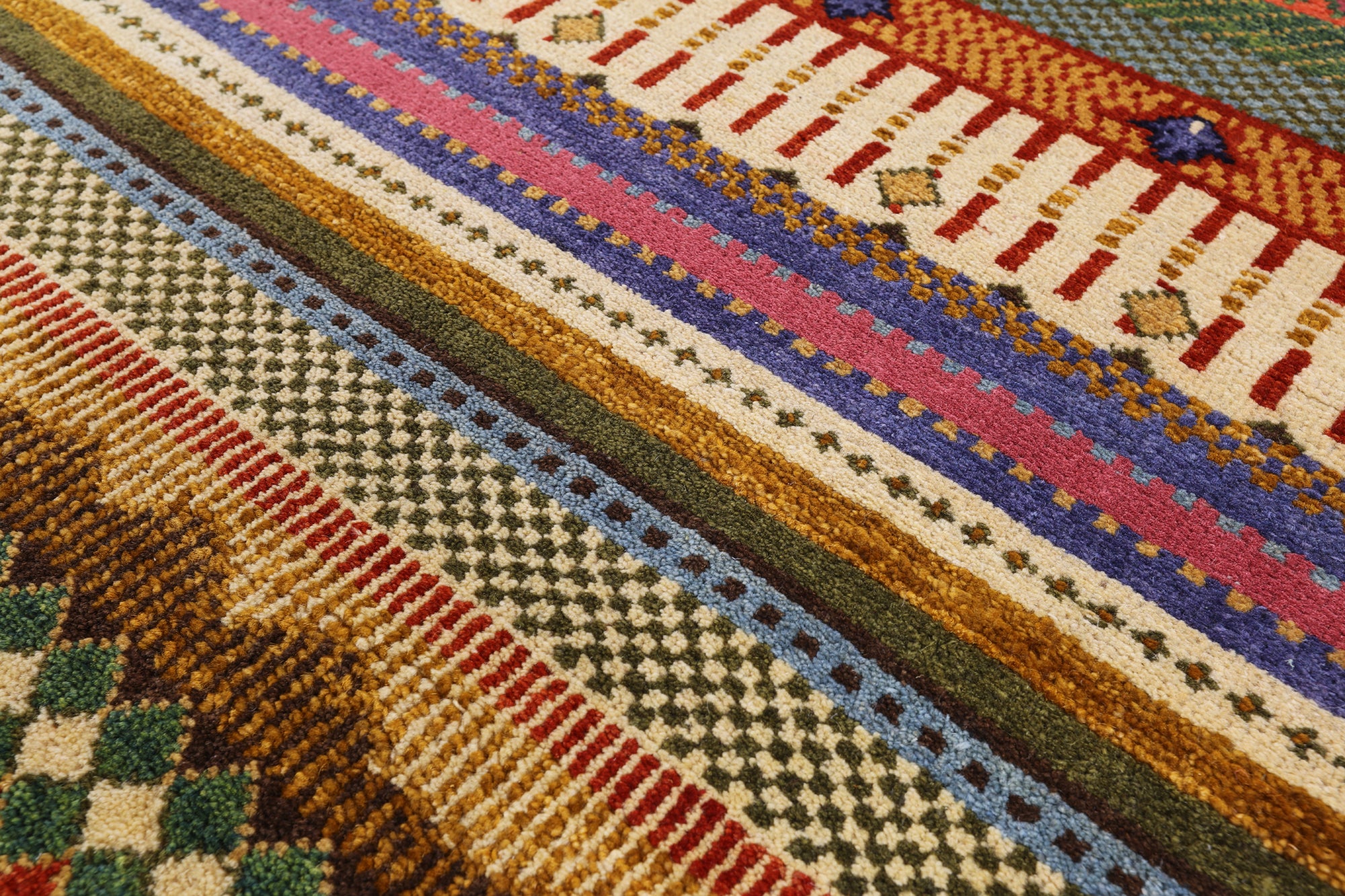 Persian Gabbeh Handmade Wool Rug - 4' 1" X 6' 3" - Golden Nile