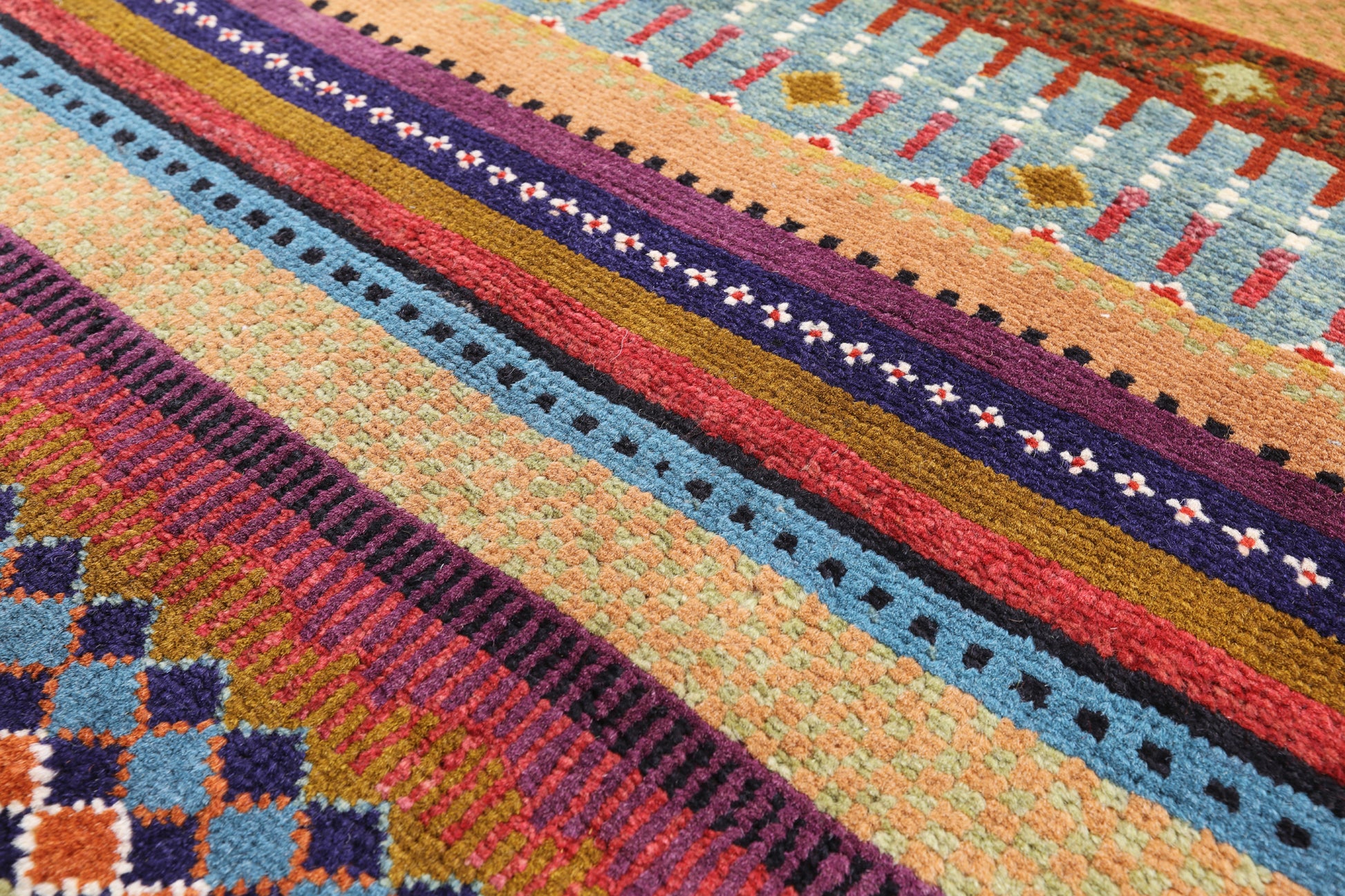 Persian Gabbeh Hand-Knotted Wool Rug - 4' 1" X 6' 3" - Golden Nile