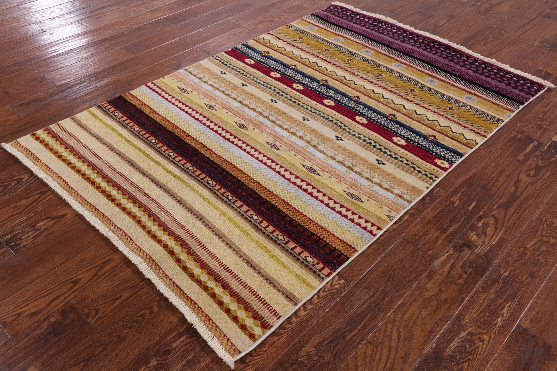 Persian Gabbeh Handmade Wool Rug - 4' 0" X 6' 0" - Golden Nile