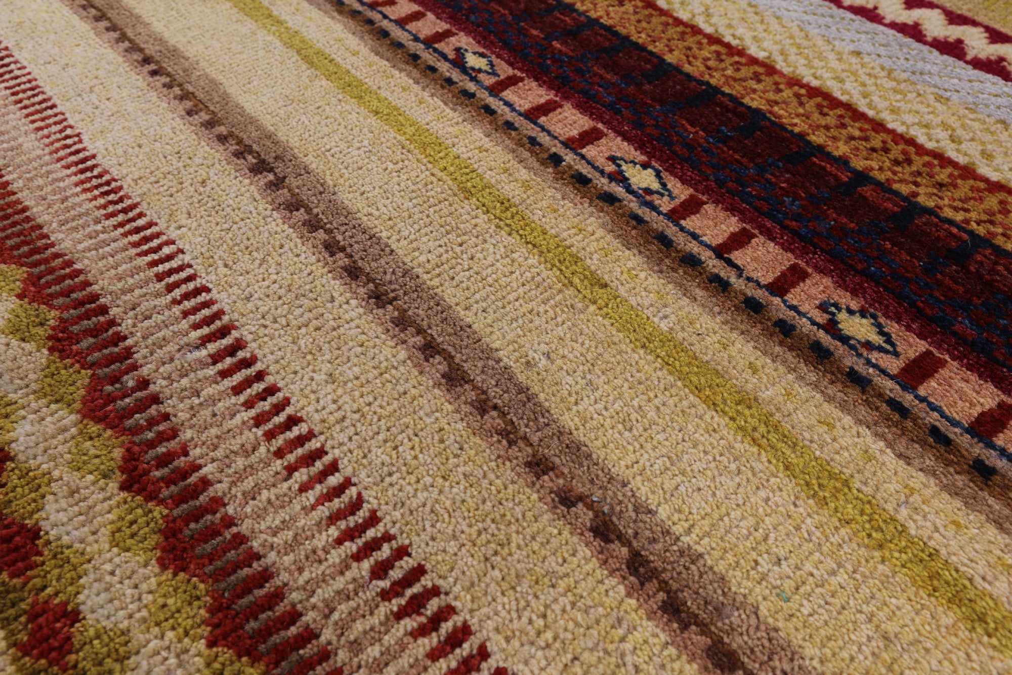 Persian Gabbeh Handmade Wool Rug - 4' 0" X 6' 0" - Golden Nile
