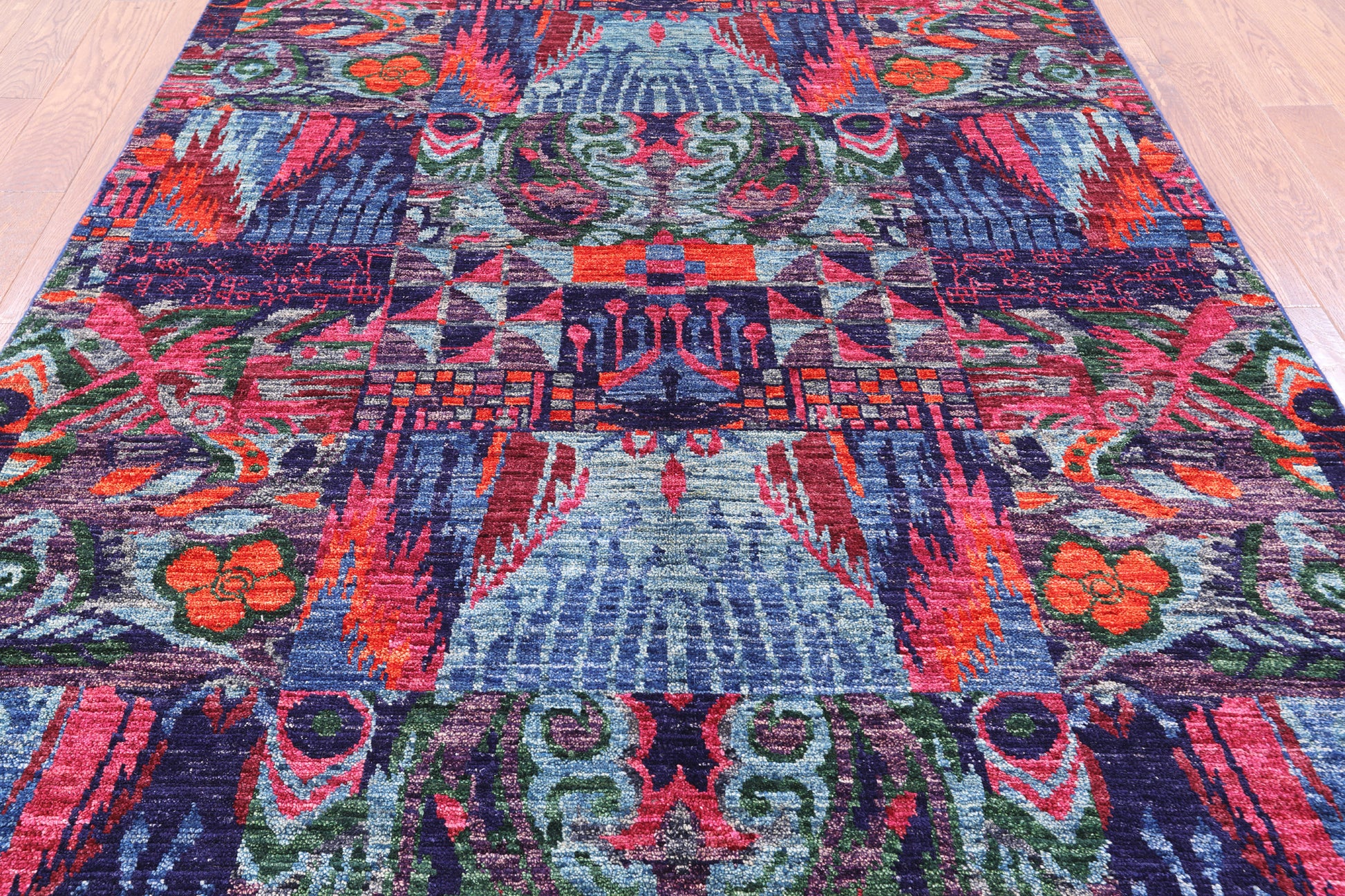 William Morris Hand Knotted Wool Area Rug - 5' 11" X 8' 9" - Golden Nile