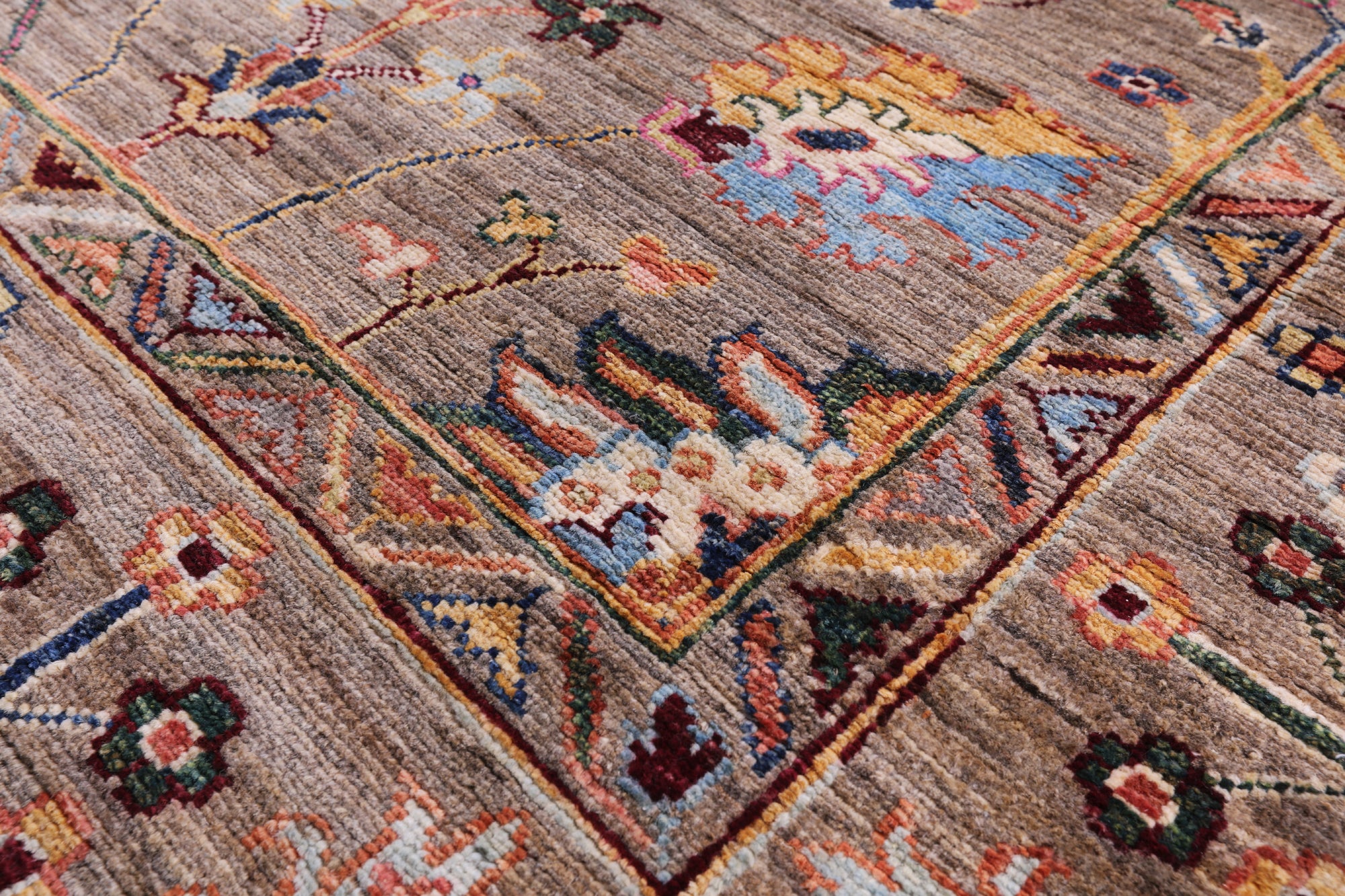 Peshawar Handmade Wool Rug - 5' 10" X 7' 9" - Golden Nile