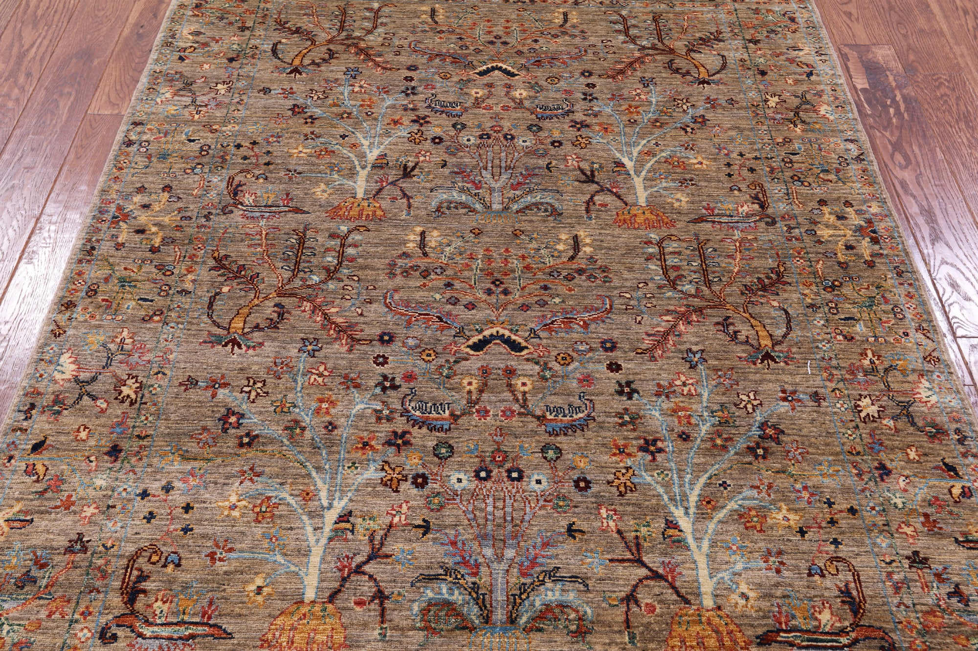Peshawar Hand Knotted Wool Rug - 5' 1" X 6' 9" - Golden Nile