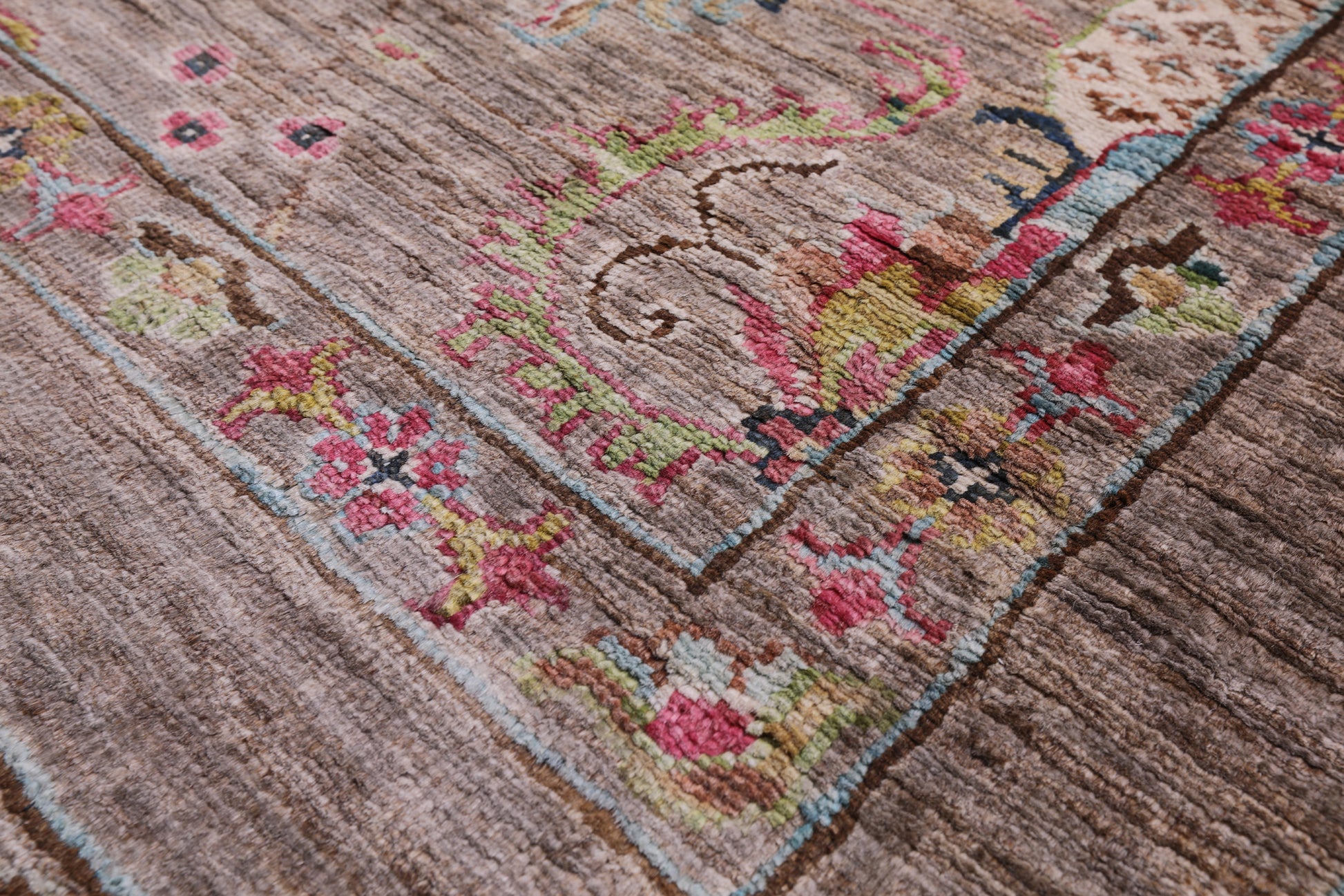 Peshawar Hand Knotted Wool Rug - 3' 6" X 5' 1" - Golden Nile