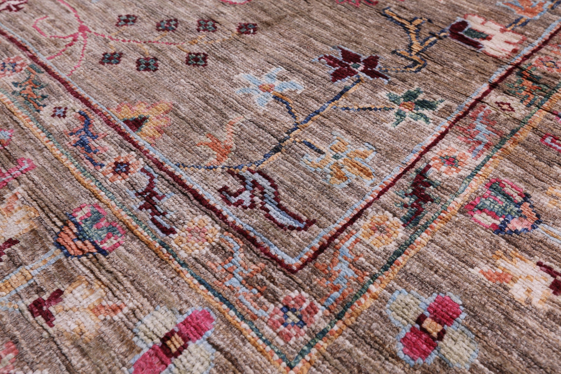 Peshawar Hand Knotted Wool Rug - 5' 1" X 6' 10" - Golden Nile