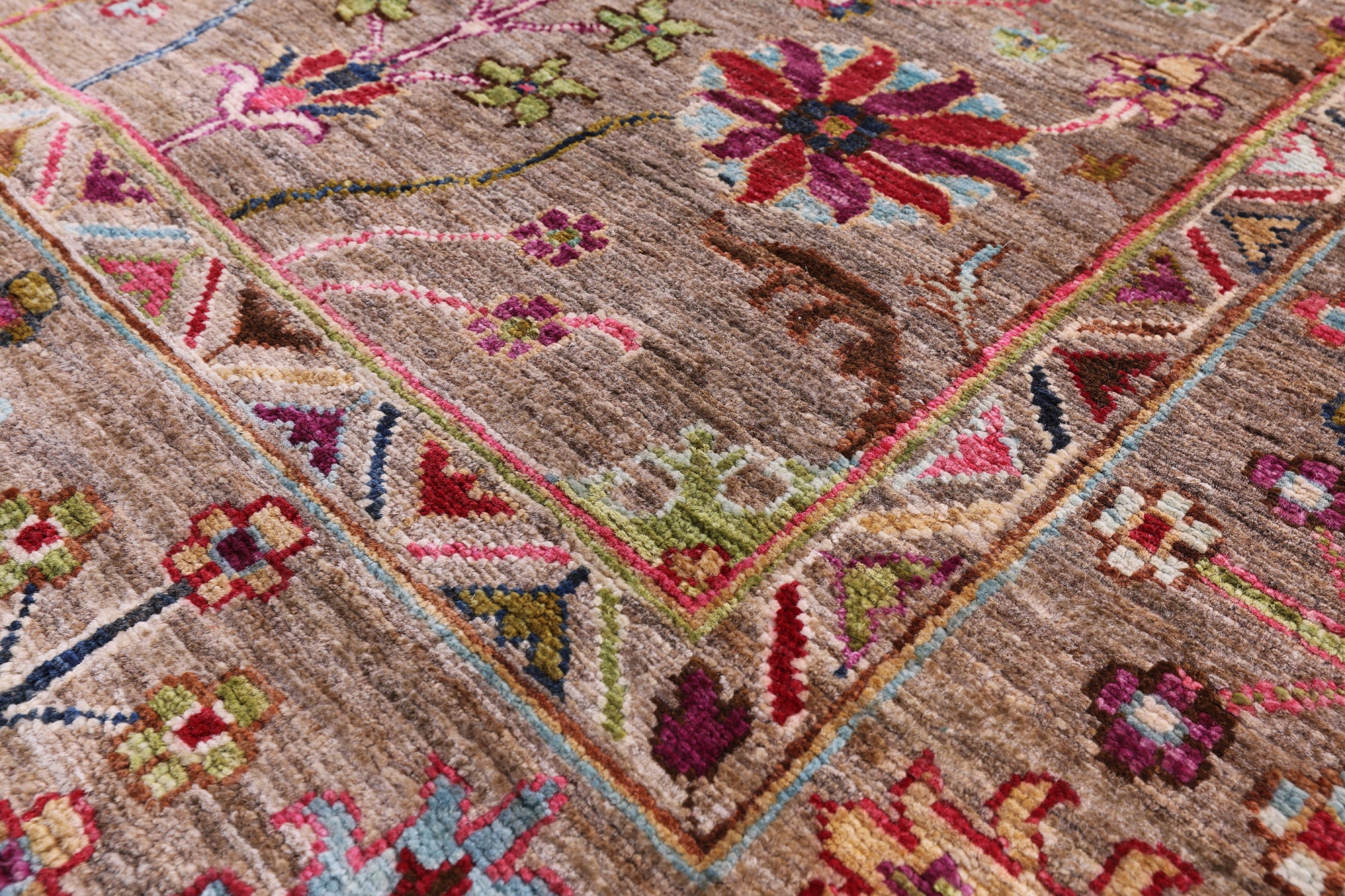 Peshawar Handmade Wool Rug - 5' 8" X 8' 5" - Golden Nile