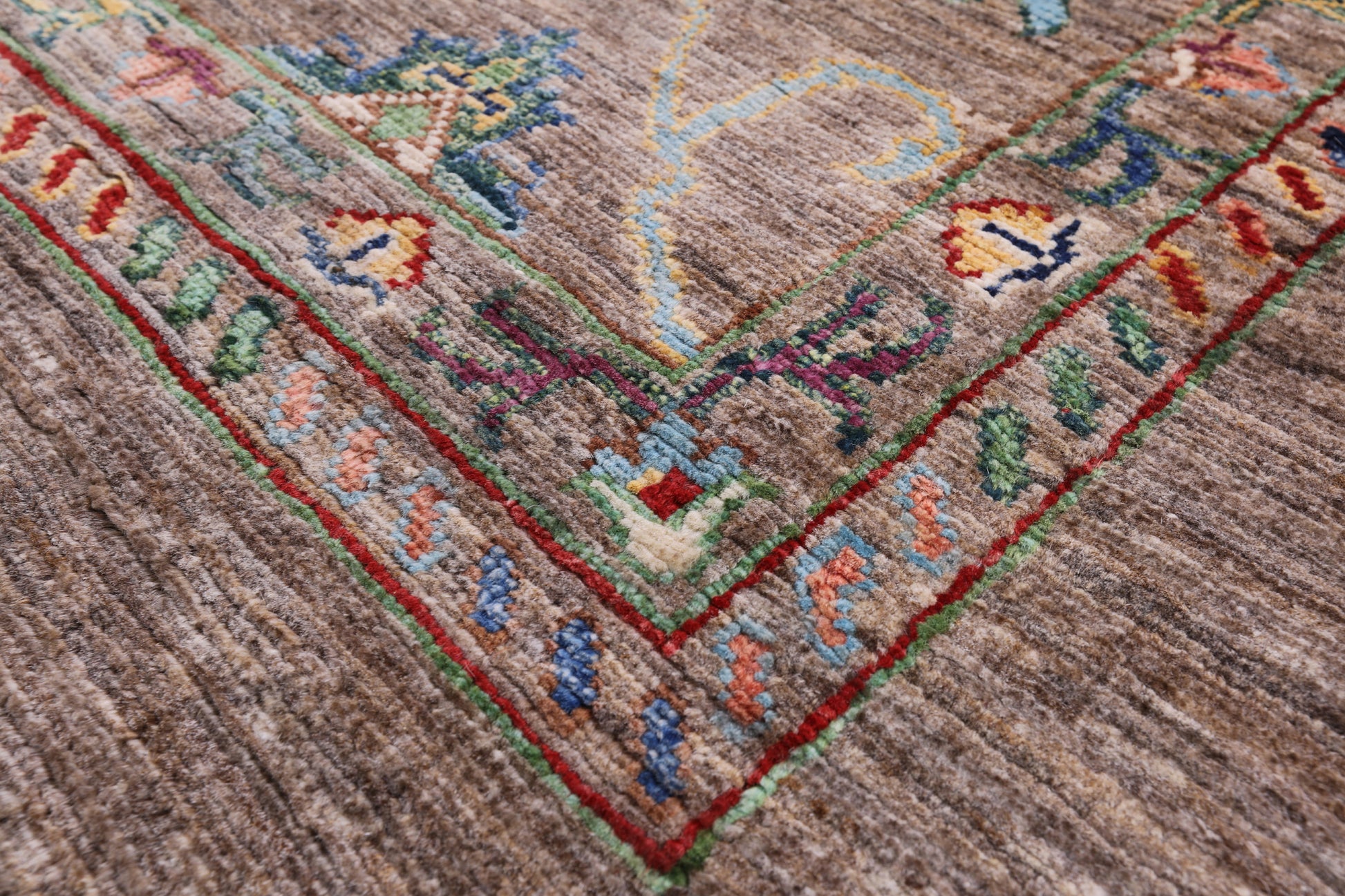 Peshawar Hand Knotted Wool Rug - 5' 1" X 6' 9" - Golden Nile