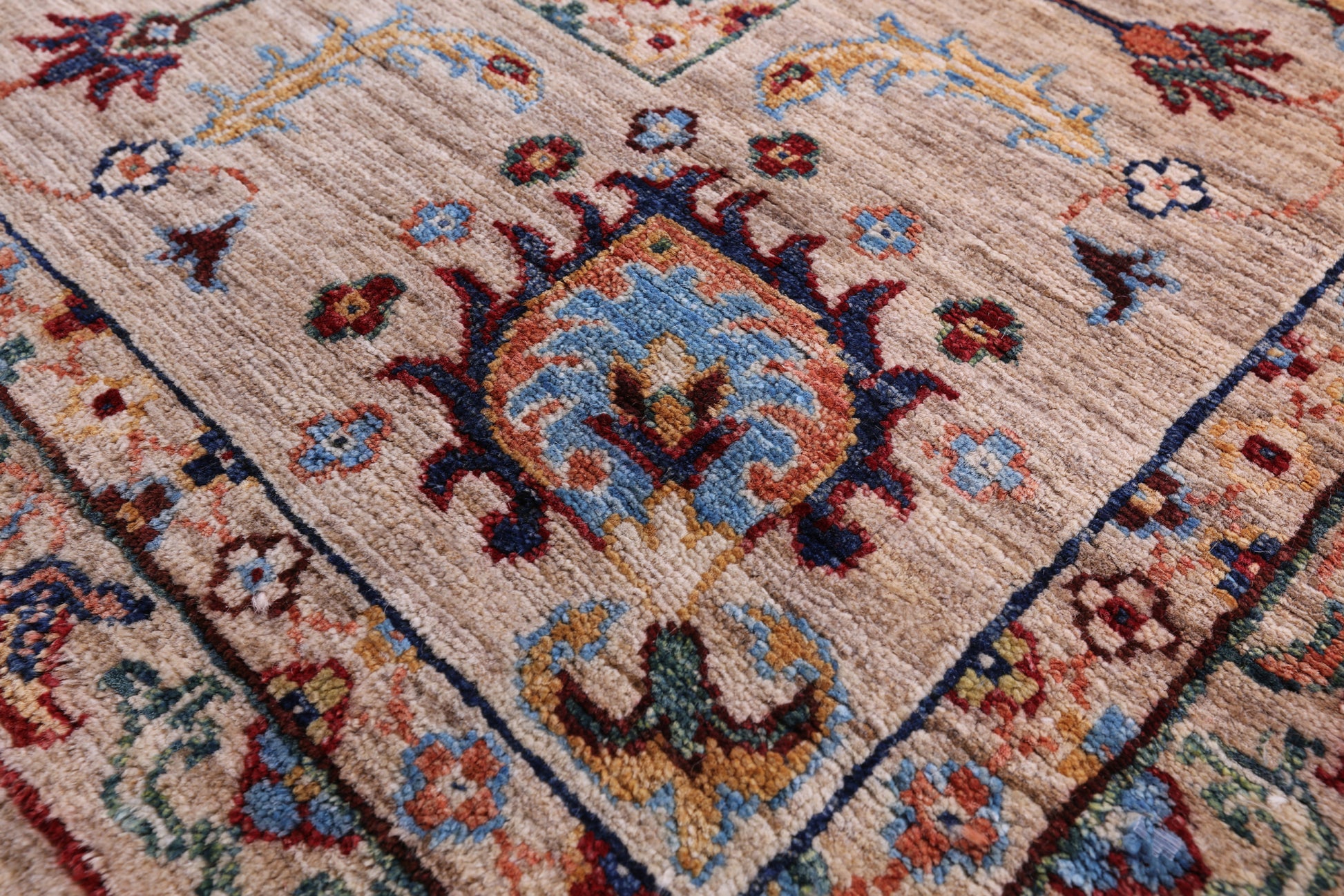 Peshawar Hand Knotted Wool Rug - 6' 11" X 9' 9" - Golden Nile