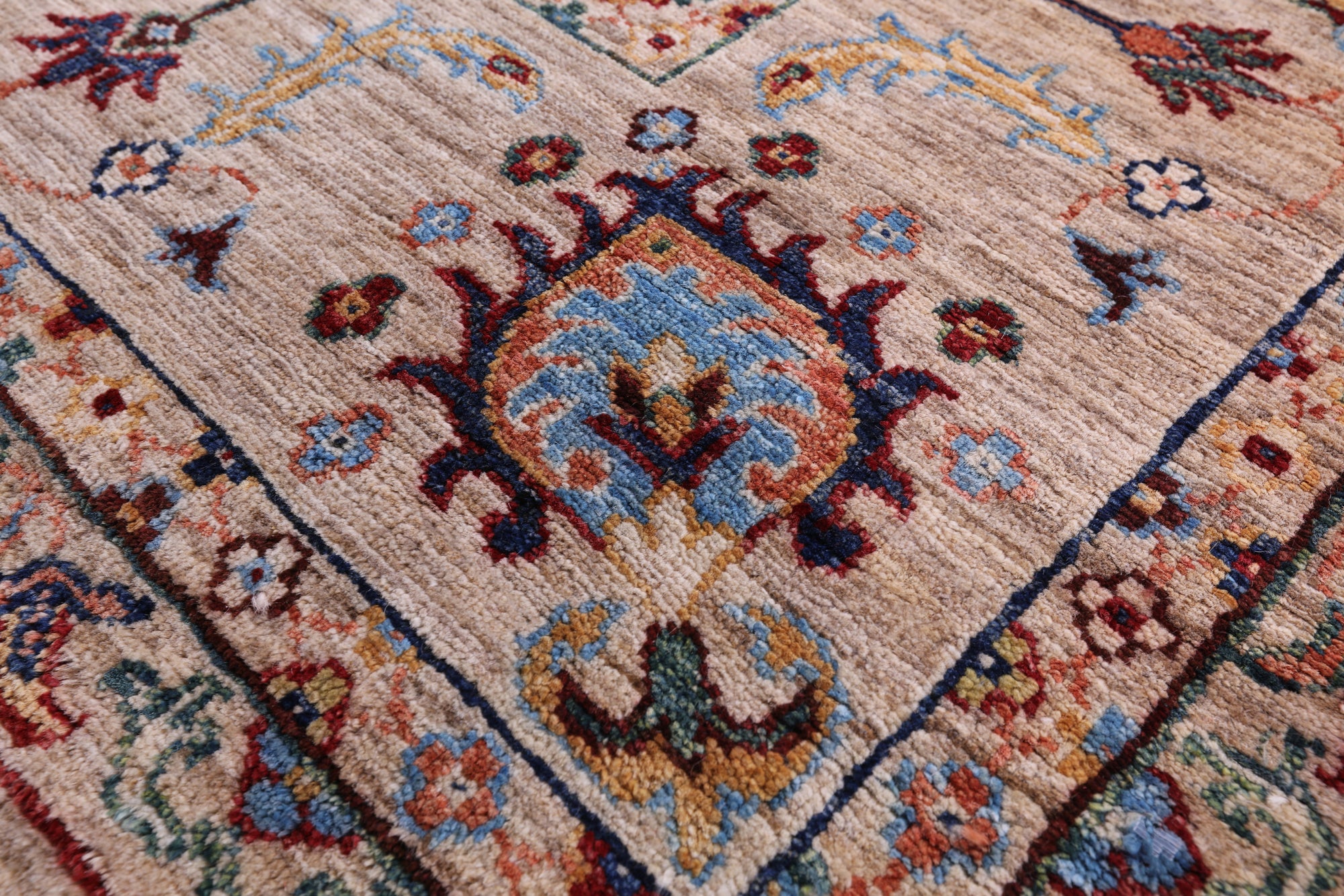 Peshawar Hand Knotted Wool Rug - 6' 11" X 9' 9" - Golden Nile