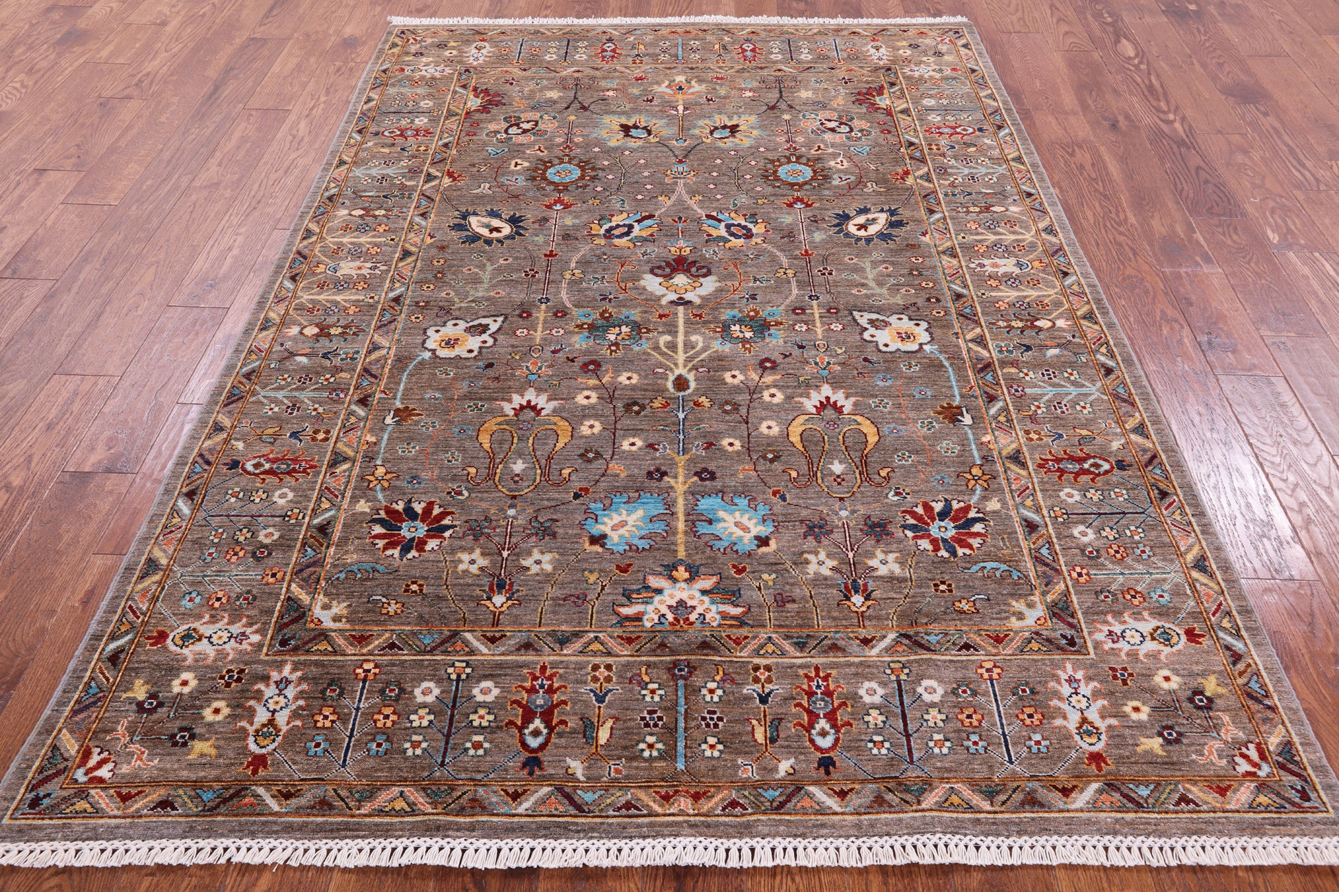 Peshawar Hand Knotted Wool Rug - 5' 8" X 8' 1" - Golden Nile