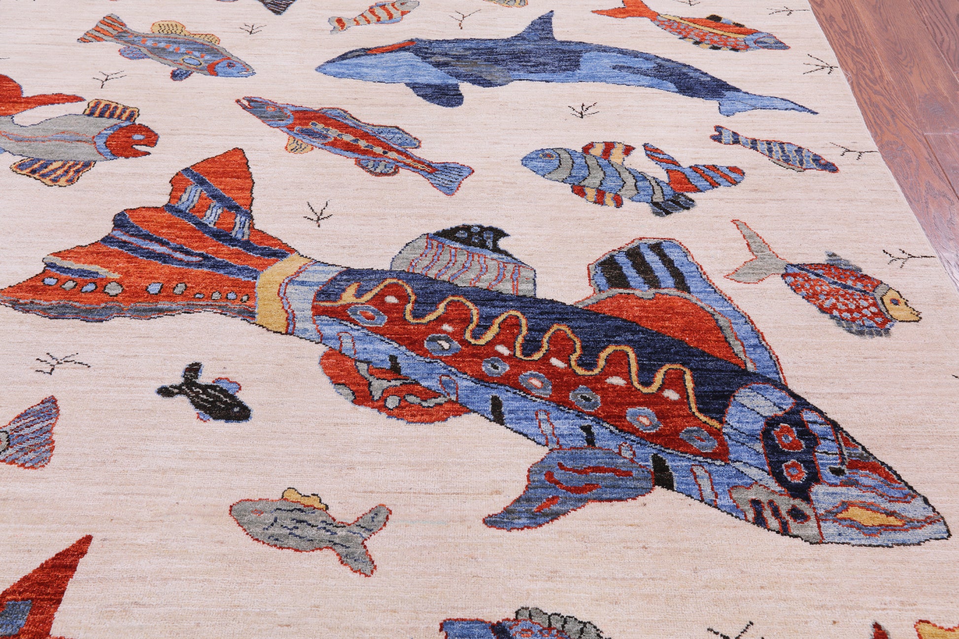 Ivory Fish Design Persian Gabbeh Hand Knotted Wool Rug - 6' 0" X 8' 10" - Golden Nile