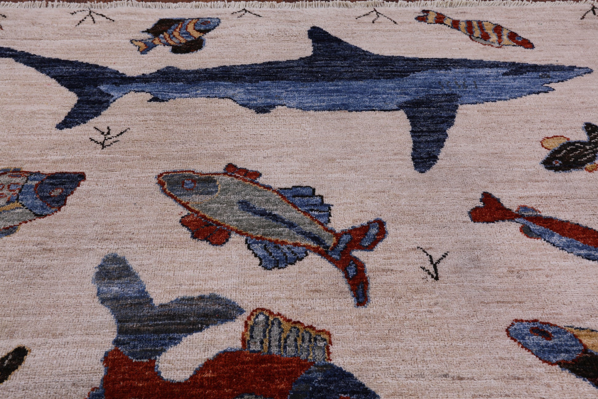 Ivory Fish Design Persian Gabbeh Hand Knotted Wool Rug - 6' 0" X 8' 10" - Golden Nile