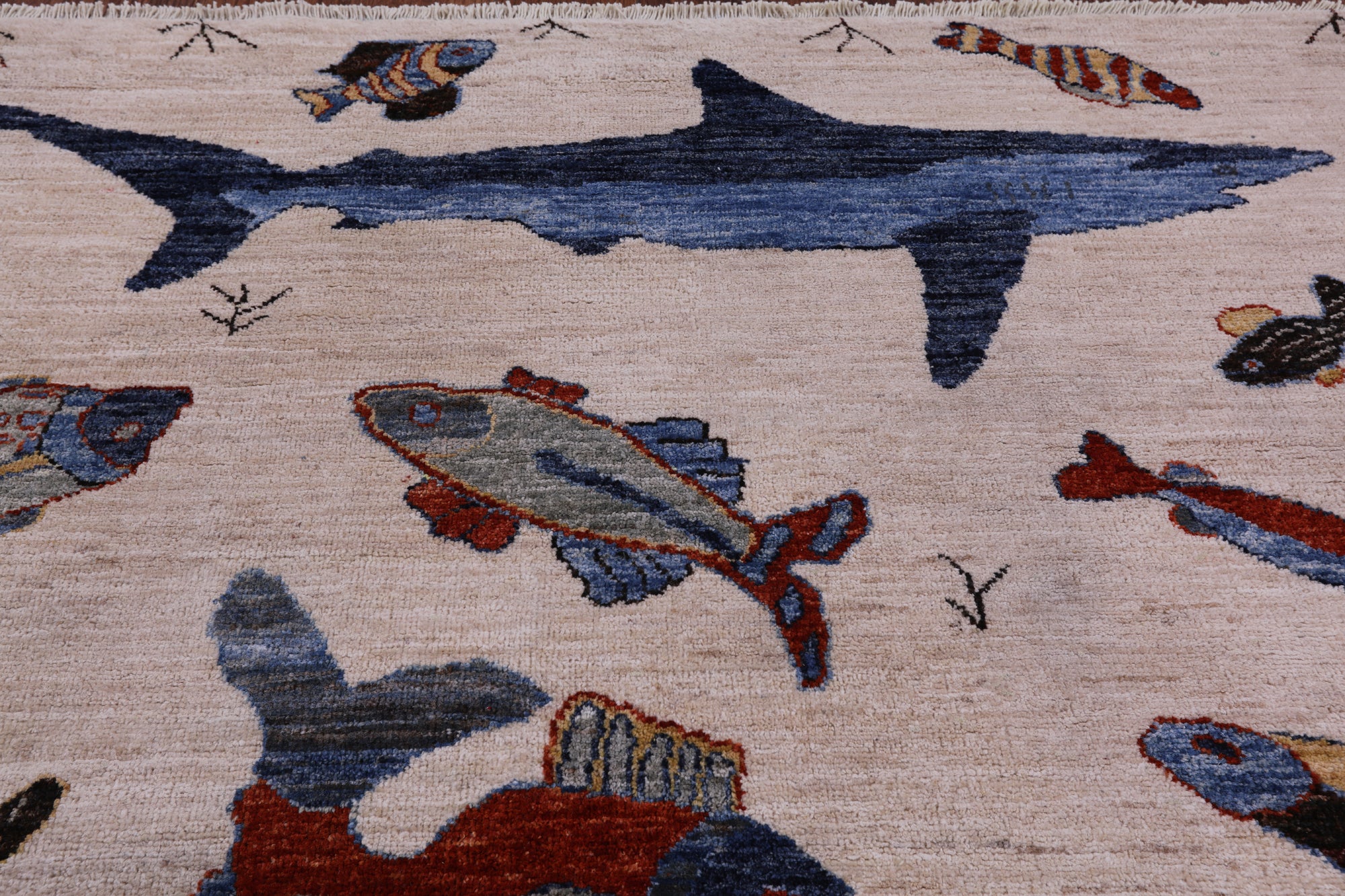 Ivory Fish Design Persian Gabbeh Hand Knotted Wool Rug - 6' 0" X 8' 10" - Golden Nile