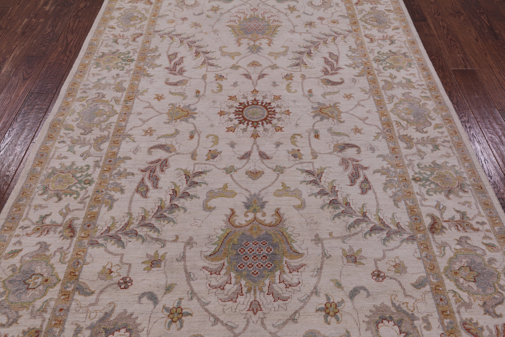 Ivory Peshawar Handmade Wool Rug - 6' 4" X 9' 8" - Golden Nile
