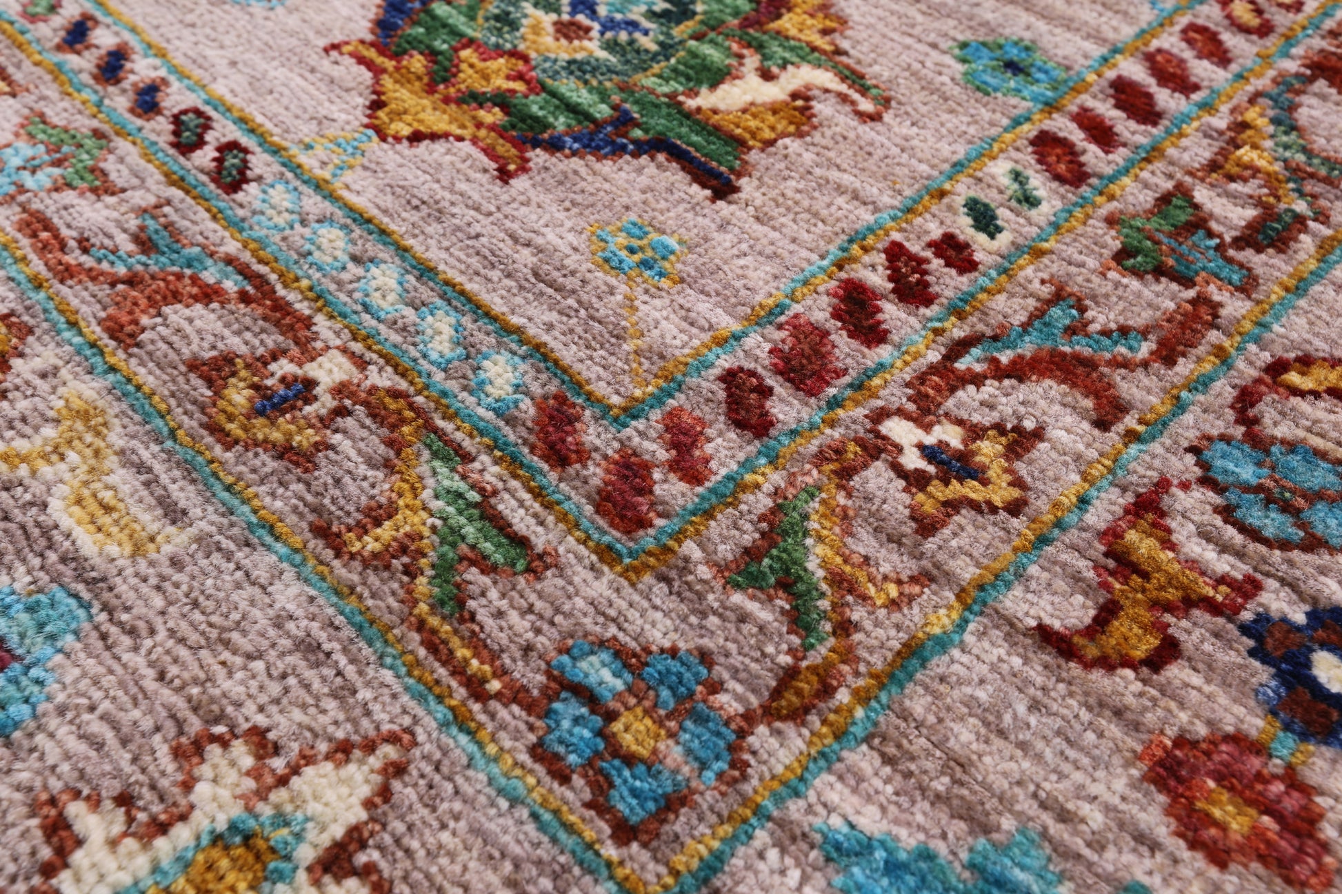 Peshawar Hand Knotted Wool Rug - 6' 10" X 9' 11" - Golden Nile
