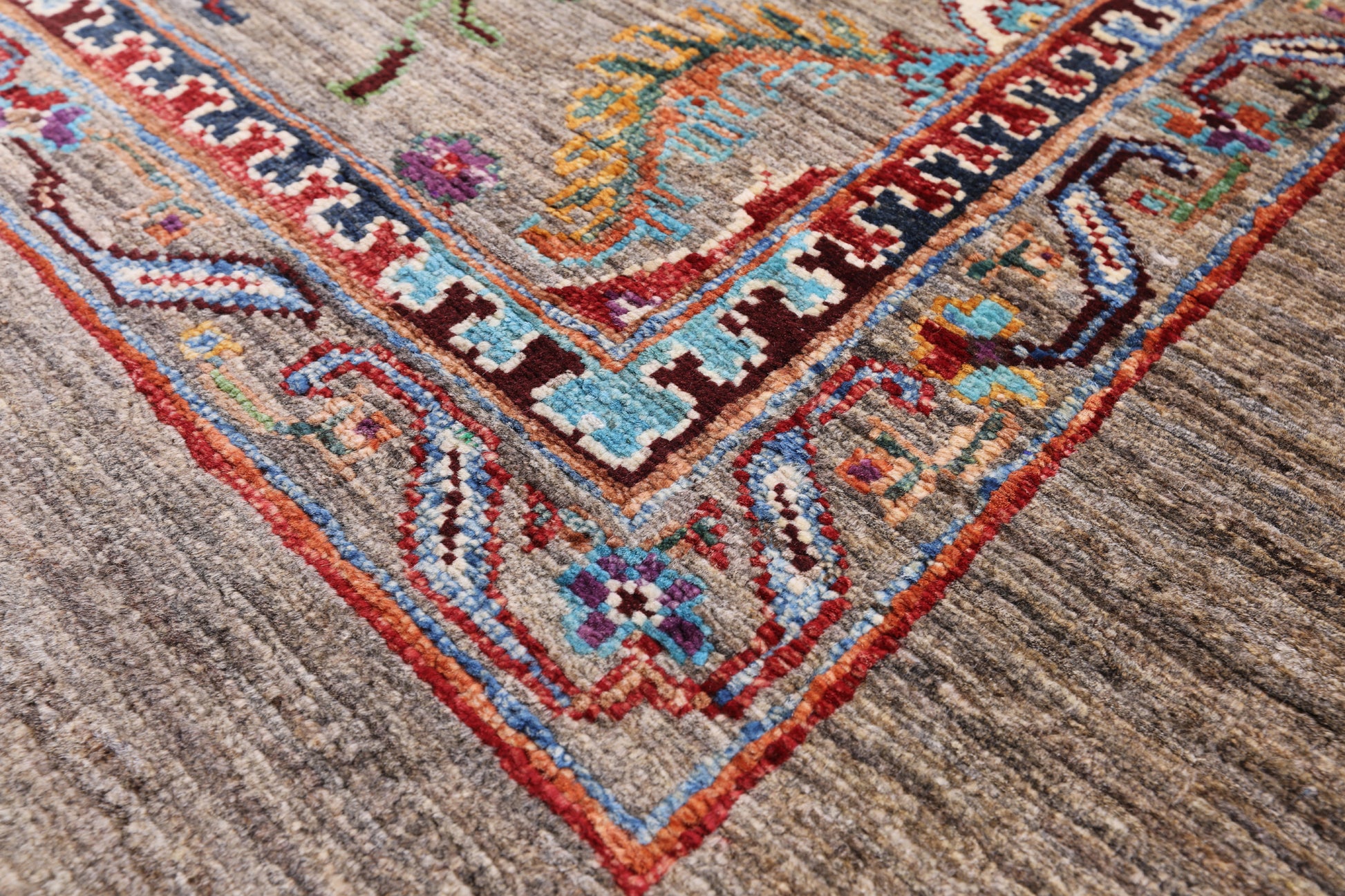 Peshawar Hand Knotted Wool Rug - 5' 8" X 7' 10" - Golden Nile