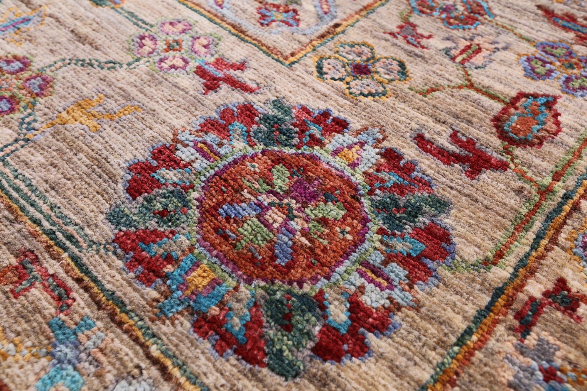Peshawar Hand Knotted Wool Rug - 5' 7" X 8' 1" - Golden Nile