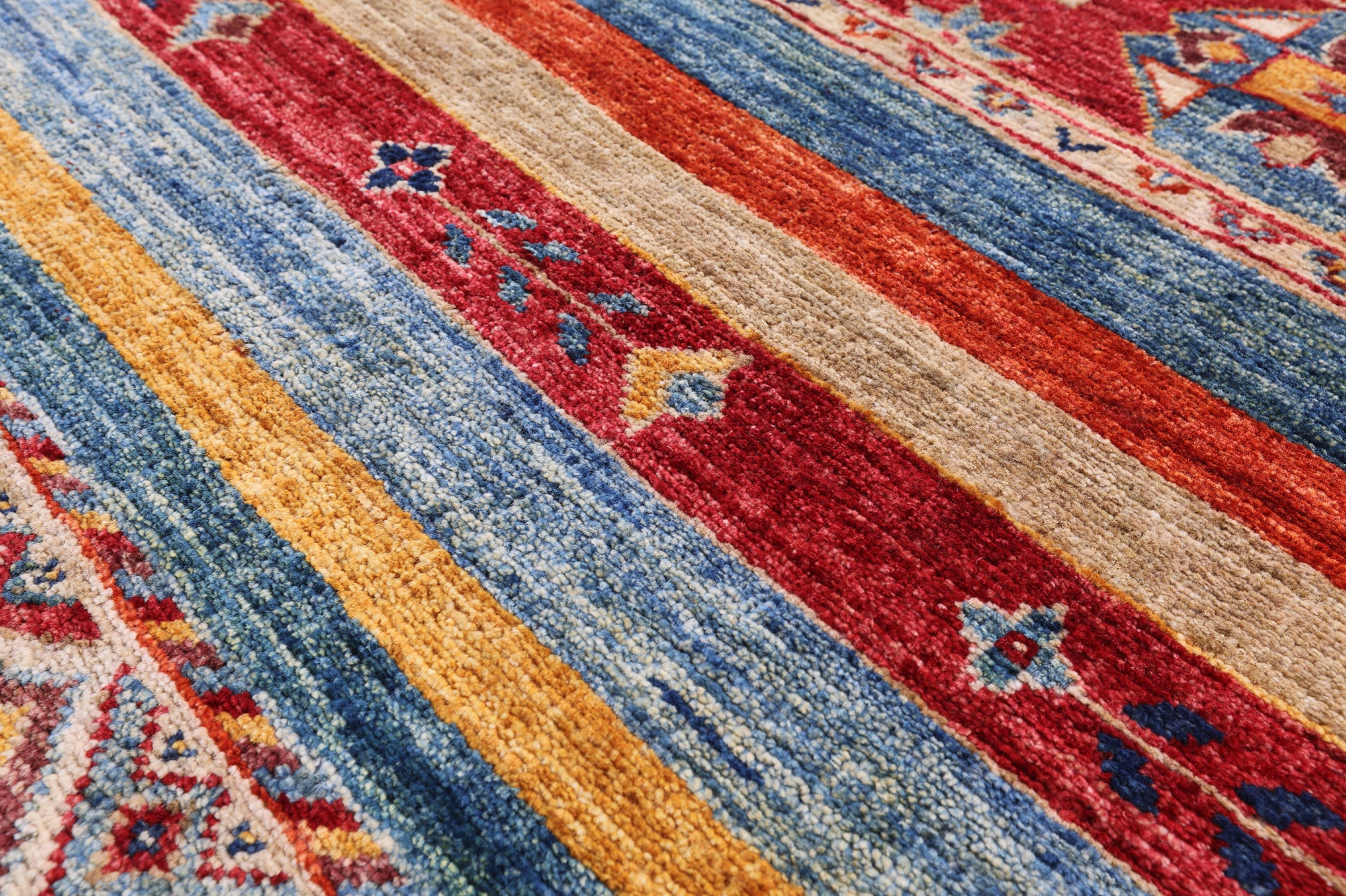 Khorjin Persian Gabbeh Handmade Wool Rug - 3' 0" X 4' 10" - Golden Nile