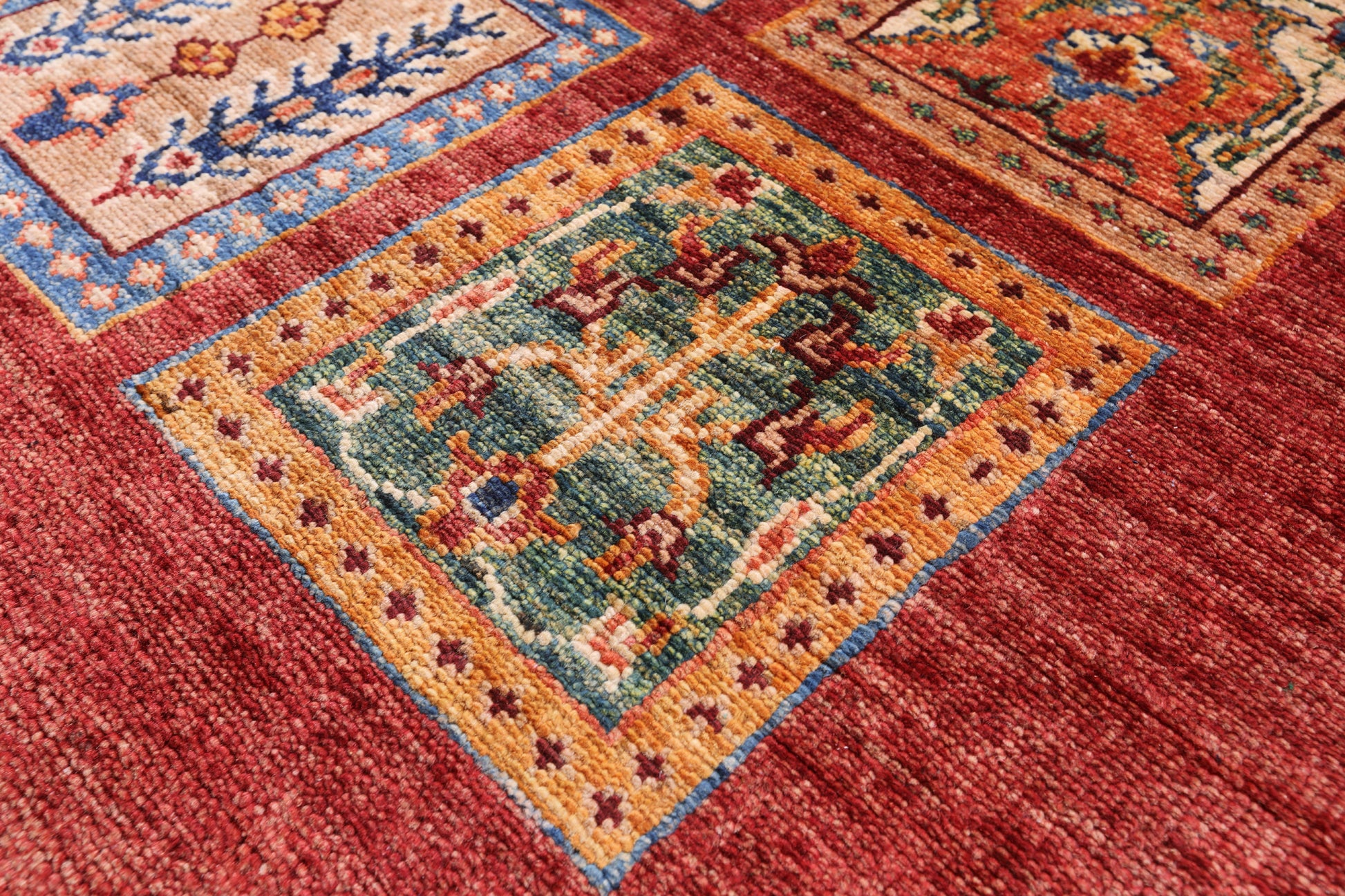 Red Garden Design Persian Handmade Wool Rug - 5' 11" X 8' 5" - Golden Nile