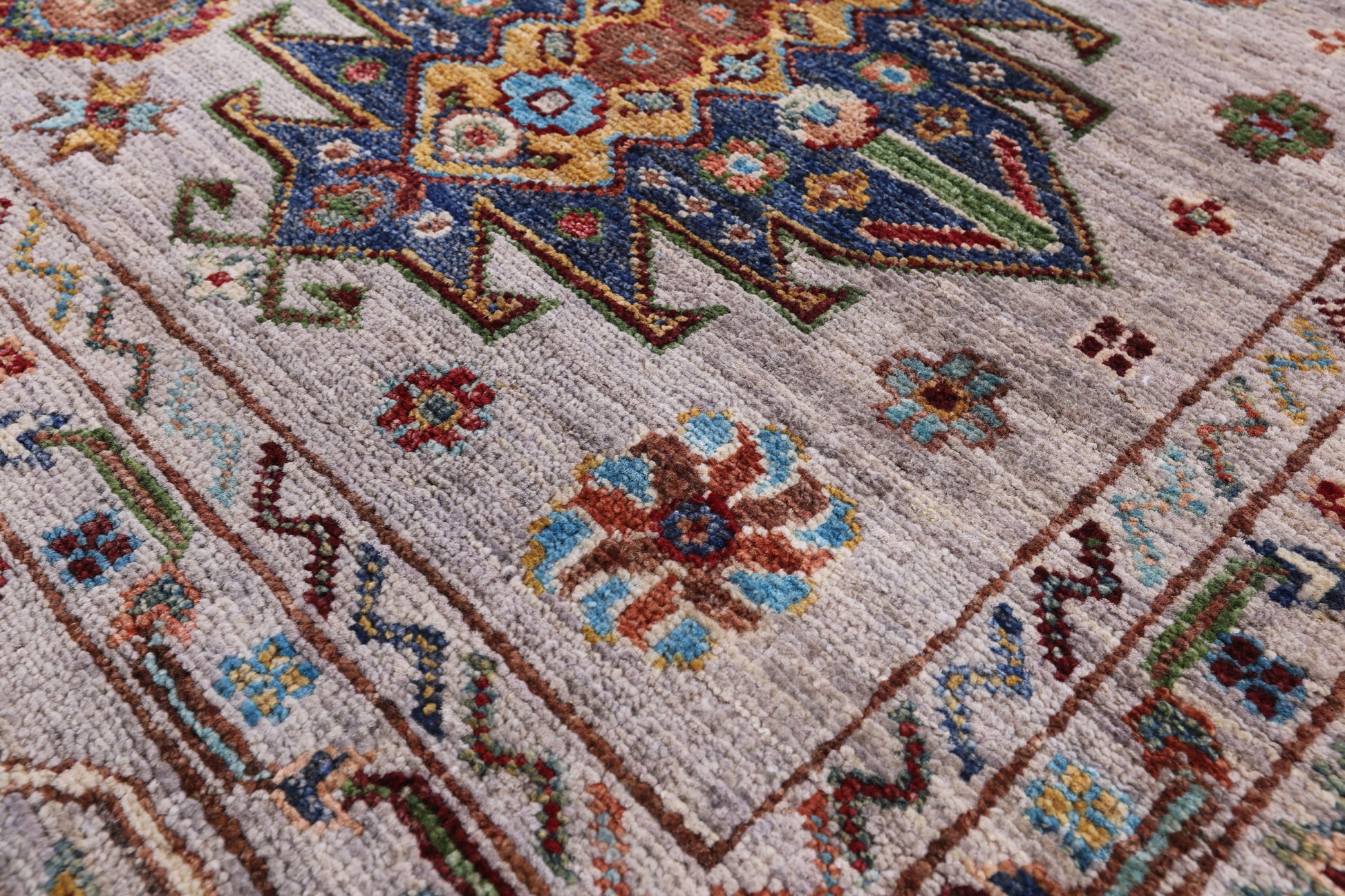 Turkmen Ersari Hand Knotted Wool Rug - 5' 9" X 7' 8" - Golden Nile