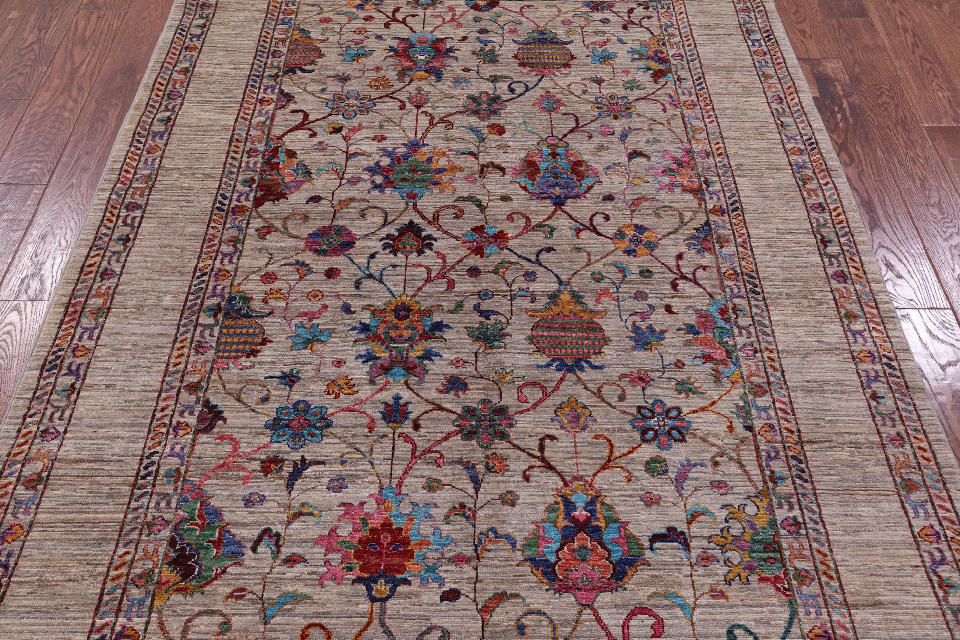 Peshawar Hand Knotted Wool Rug - 5' 6" X 8' 3" - Golden Nile