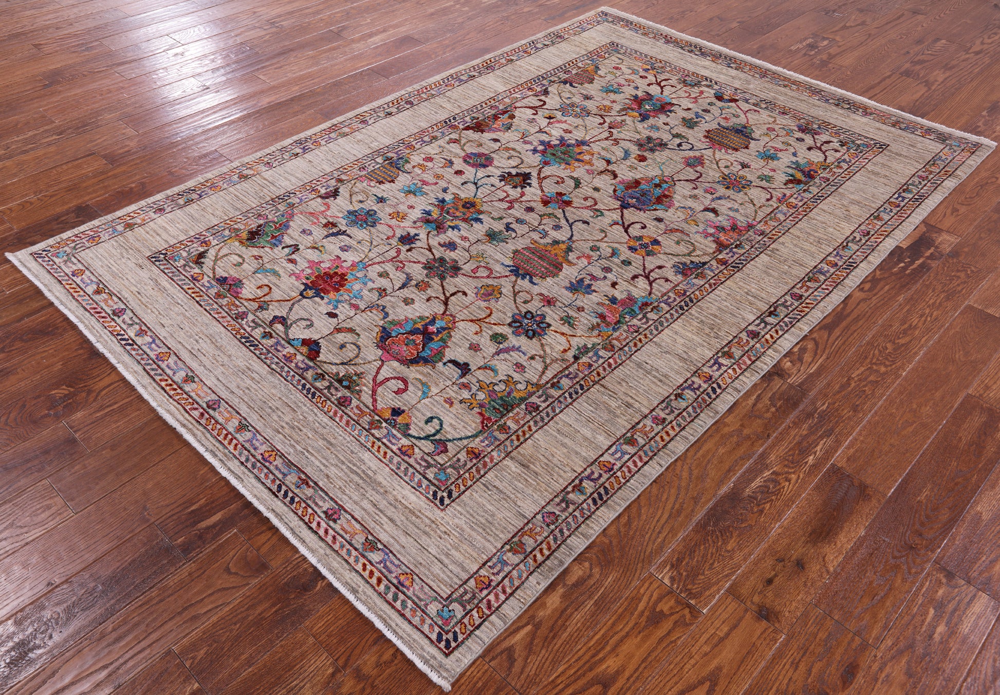 Peshawar Hand Knotted Wool Rug - 5' 6" X 8' 3" - Golden Nile
