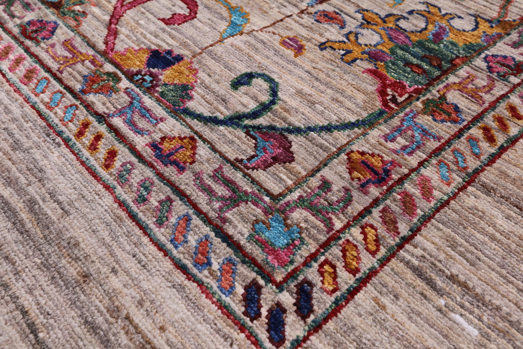 Peshawar Hand Knotted Wool Rug - 5' 6" X 8' 3" - Golden Nile