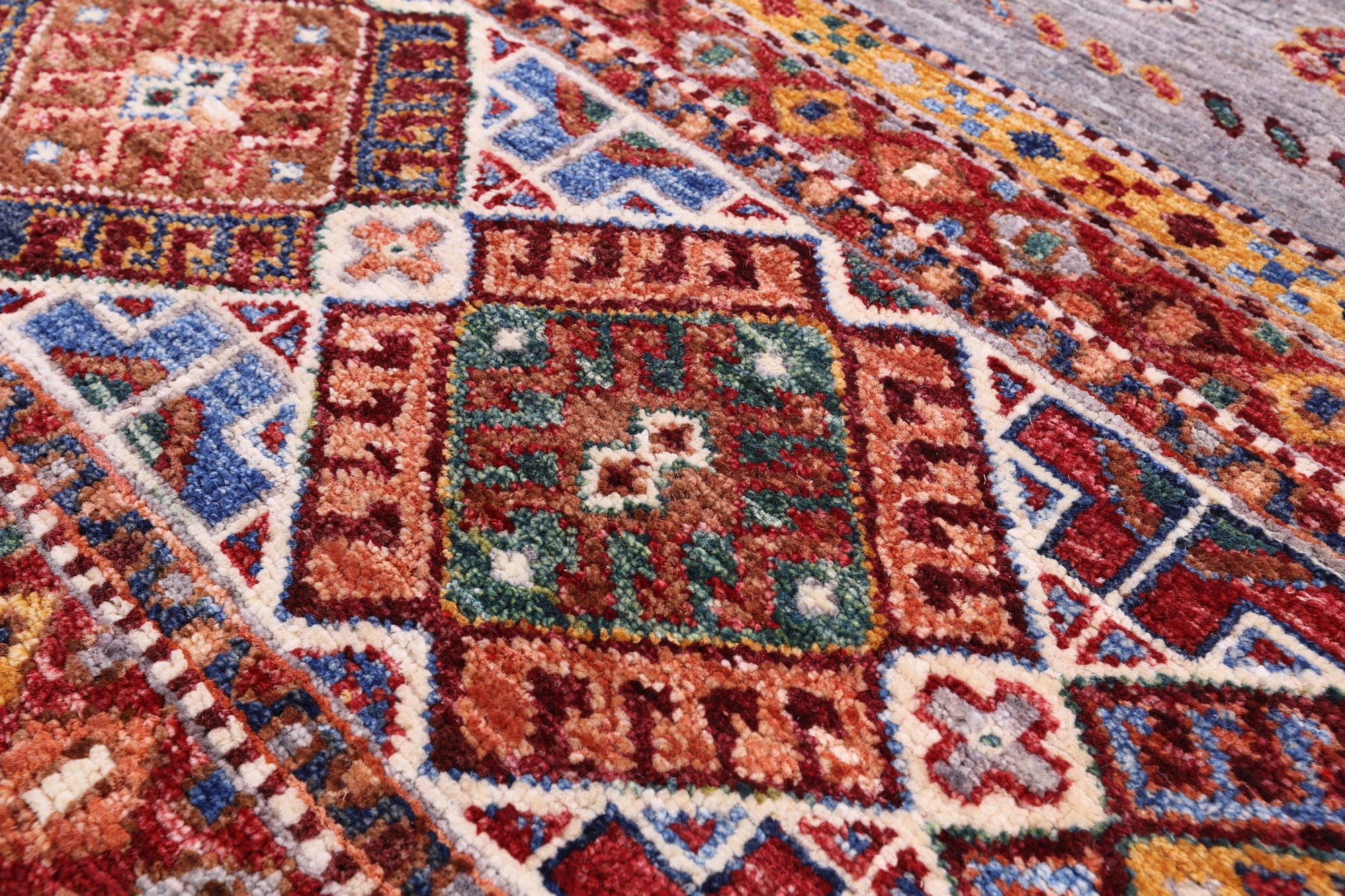 Khorjin Persian Gabbeh Handmade Wool Rug - 4' 10" X 6' 7" - Golden Nile