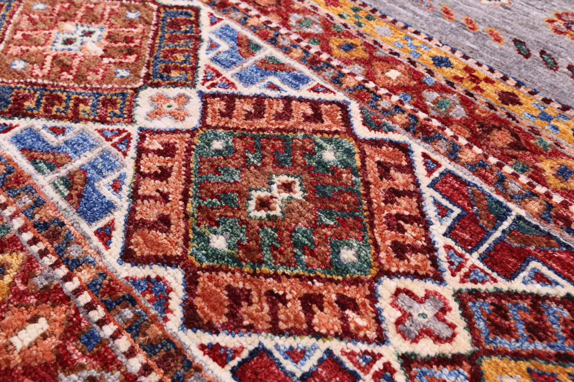 Khorjin Persian Gabbeh Handmade Wool Rug - 4' 10" X 6' 7" - Golden Nile