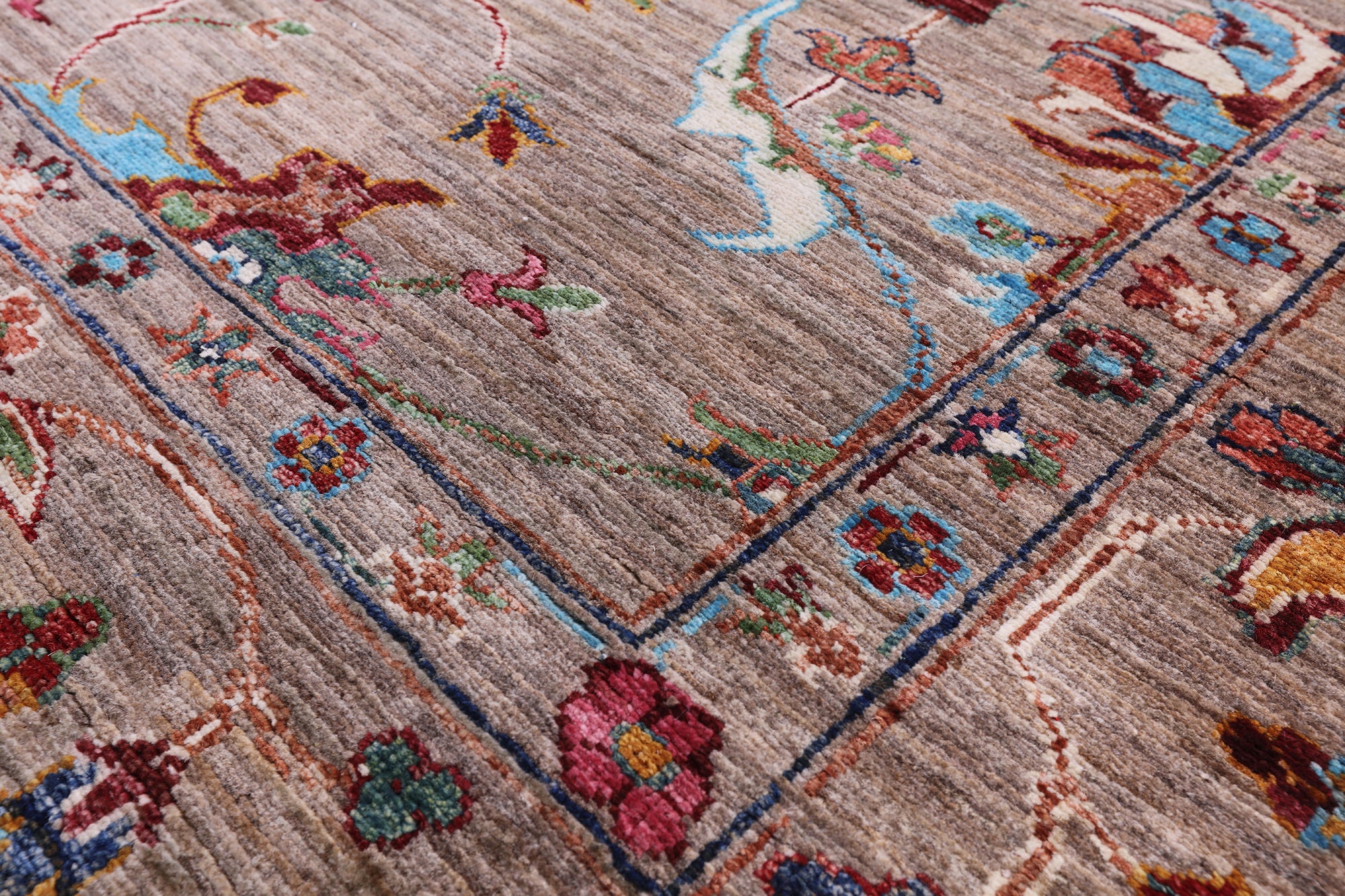 Peshawar Hand Knotted Wool Rug - 5' 8" X 7' 6" - Golden Nile