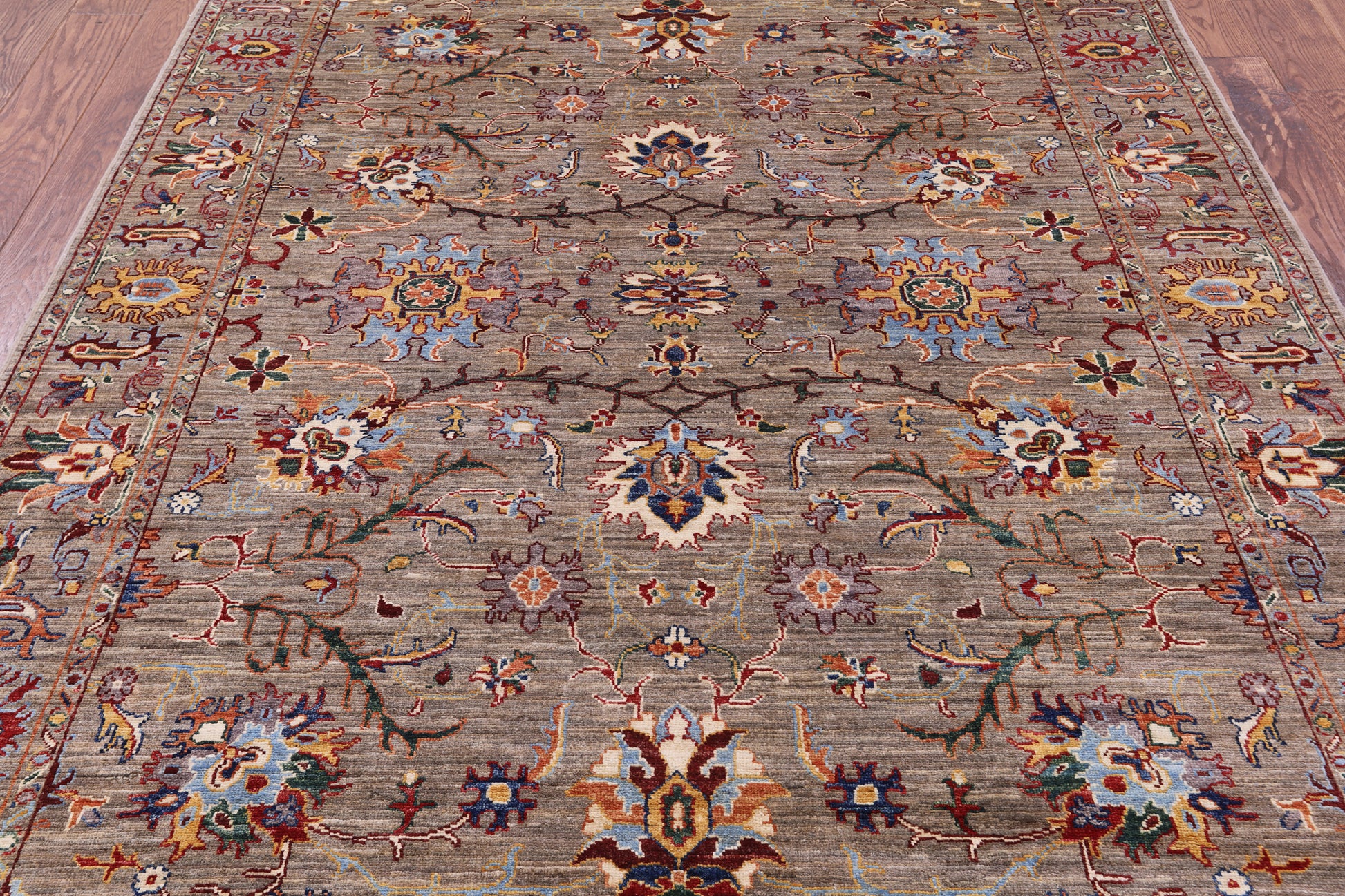 Peshawar Hand Knotted Wool Rug - 5' 8" X 7' 11" - Golden Nile