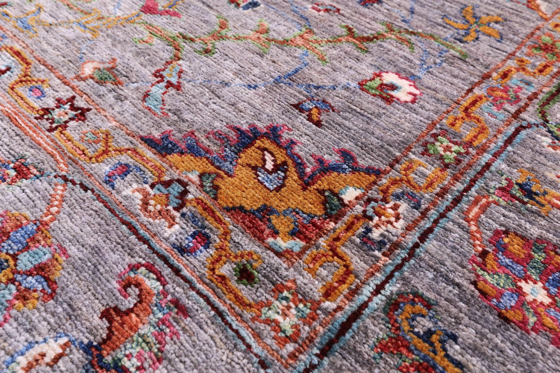 Peshawar Hand Knotted Wool Rug - 5' 2" X 6' 11" - Golden Nile