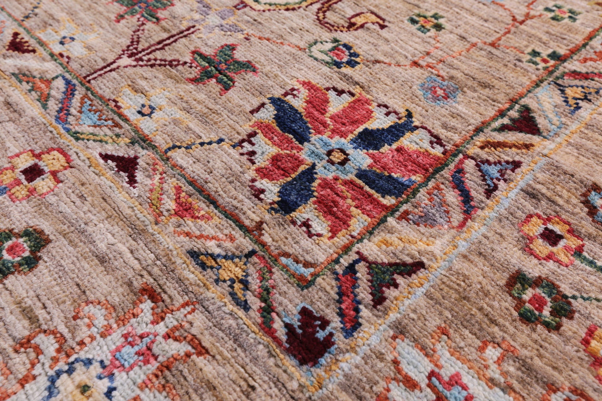Peshawar Hand Knotted Wool Rug - 5' 0" X 6' 8" - Golden Nile