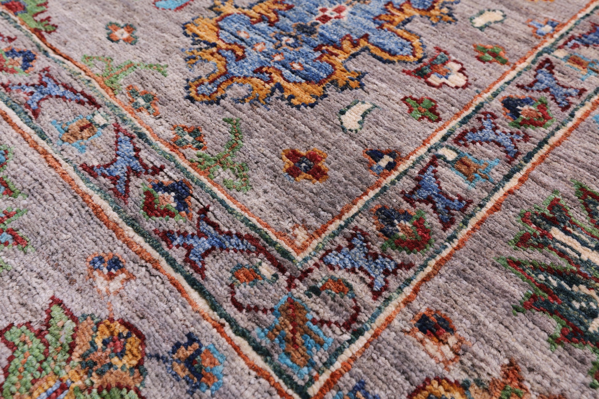Peshawar Hand Knotted Wool Rug - 5' 1" X 6' 9" - Golden Nile