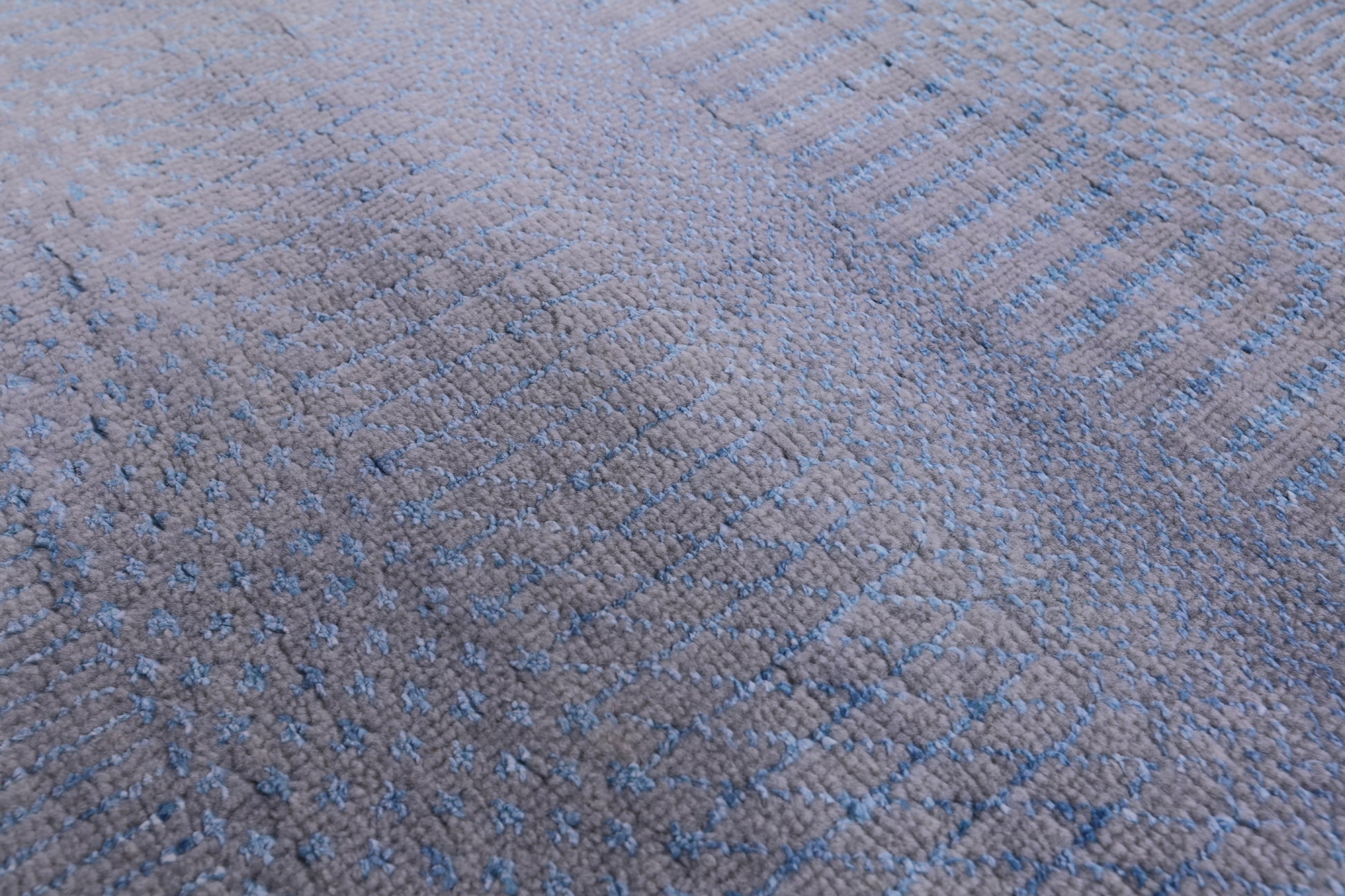 Savannah Grass Hand Knotted Wool & Silk Rug - 6' 1" X 9' 3" - Golden Nile