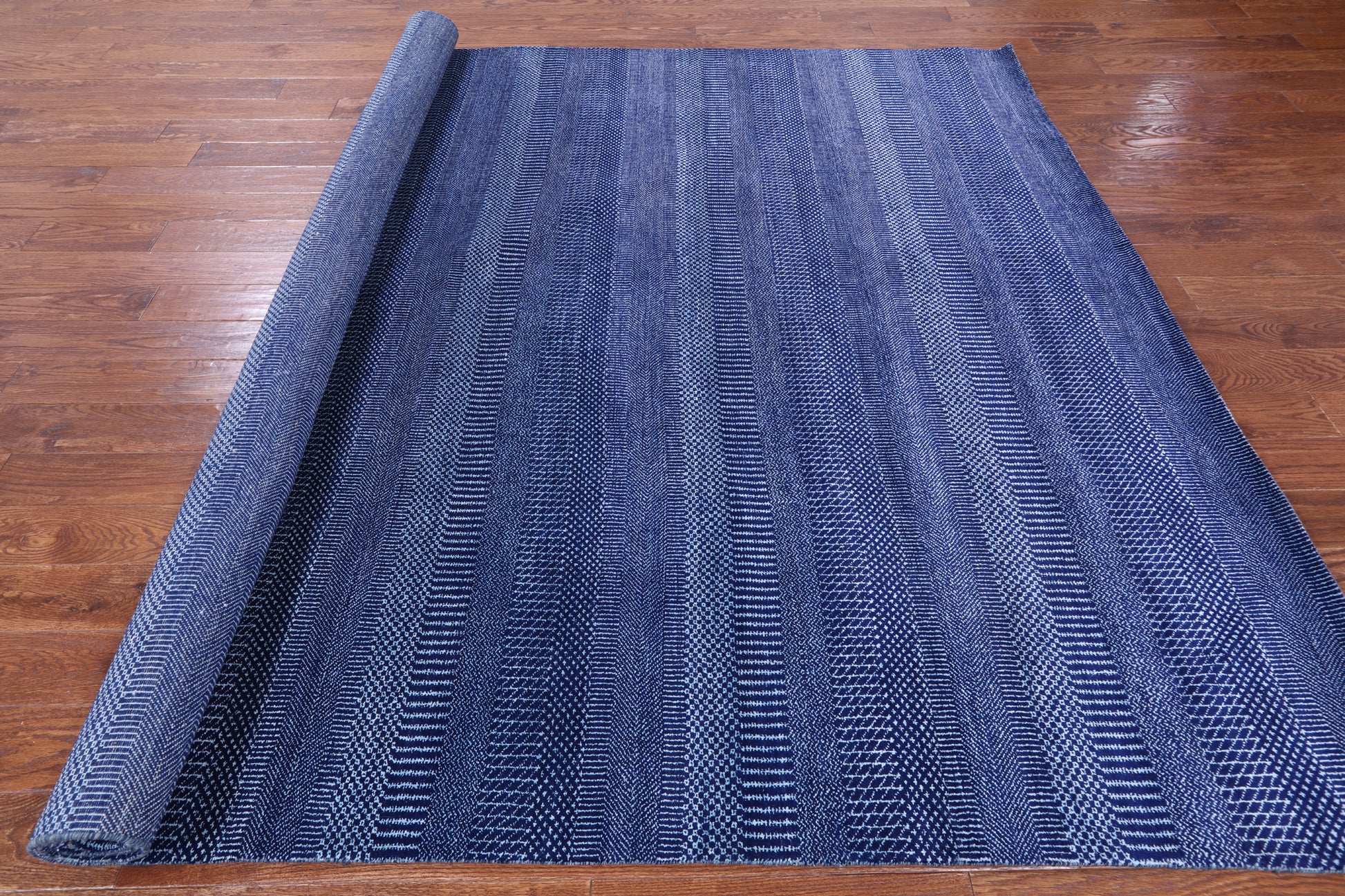Blue Savannah Grass Hand Knotted Wool & Silk Rug - 8' 0" X 10' 2" - Golden Nile