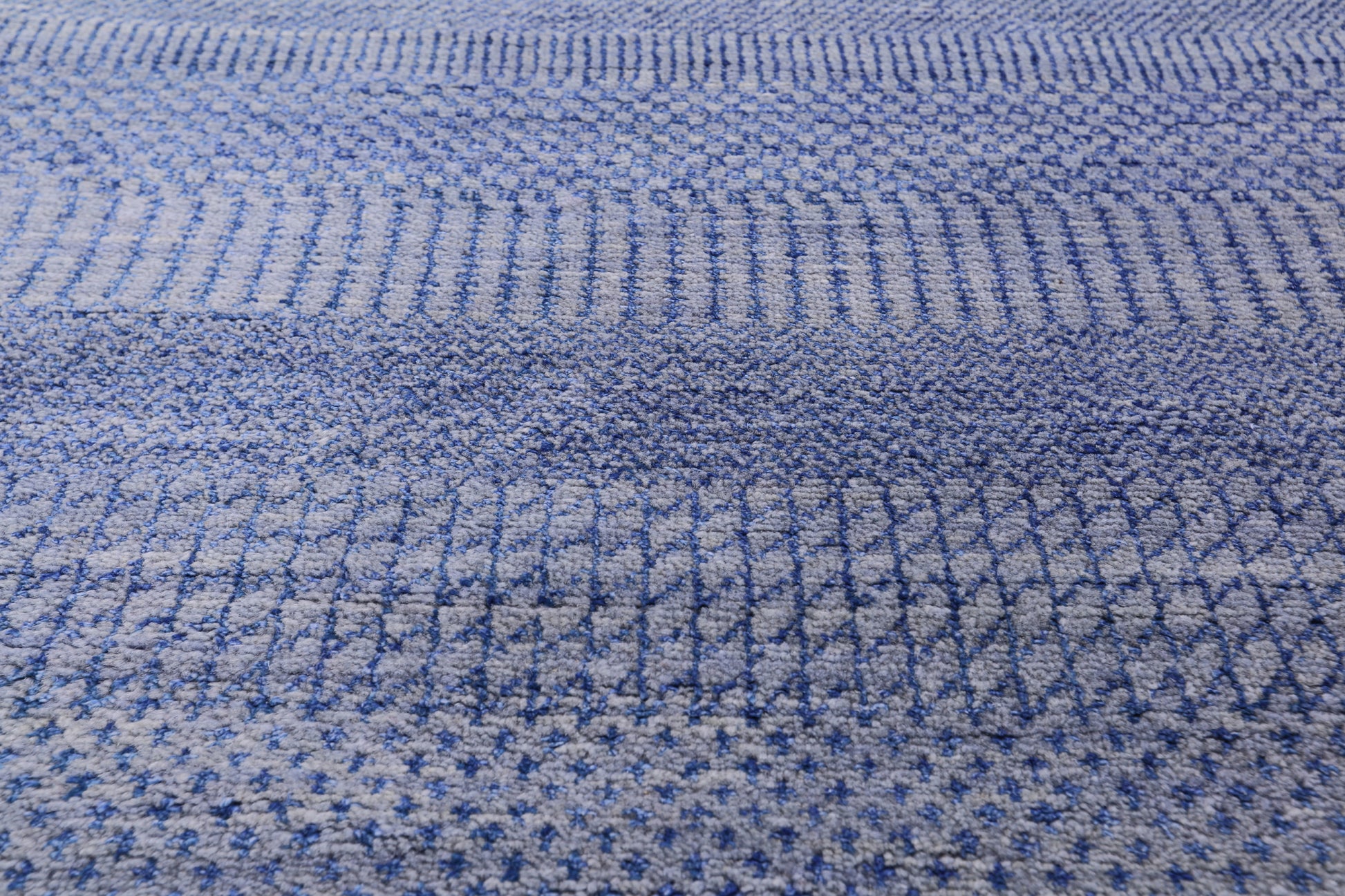 Blue Round Savannah Grass Handmade Wool & Silk Rug - 6' 11" X 6' 11" - Golden Nile