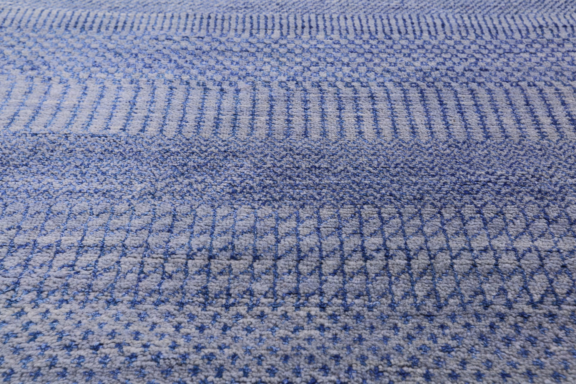 Blue Round Savannah Grass Handmade Wool & Silk Rug - 6' 11" X 6' 11" - Golden Nile