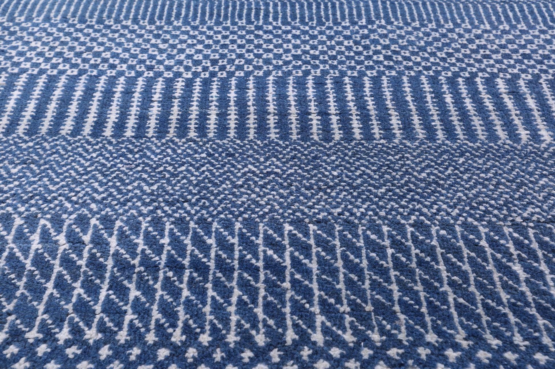 Blue Round Savannah Grass Hand Knotted Wool & Silk Rug - 6' 0" X 6' 0" - Golden Nile