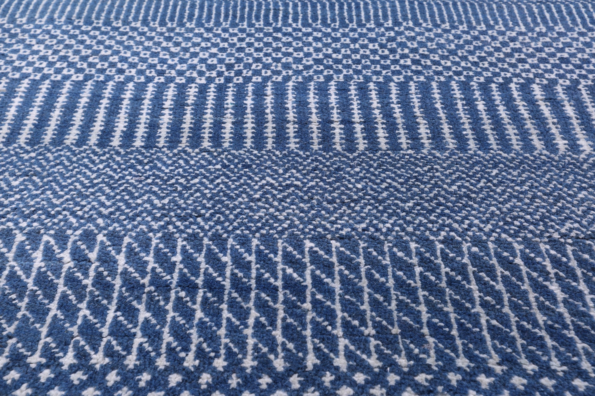 Blue Round Savannah Grass Hand Knotted Wool & Silk Rug - 6' 0" X 6' 0" - Golden Nile
