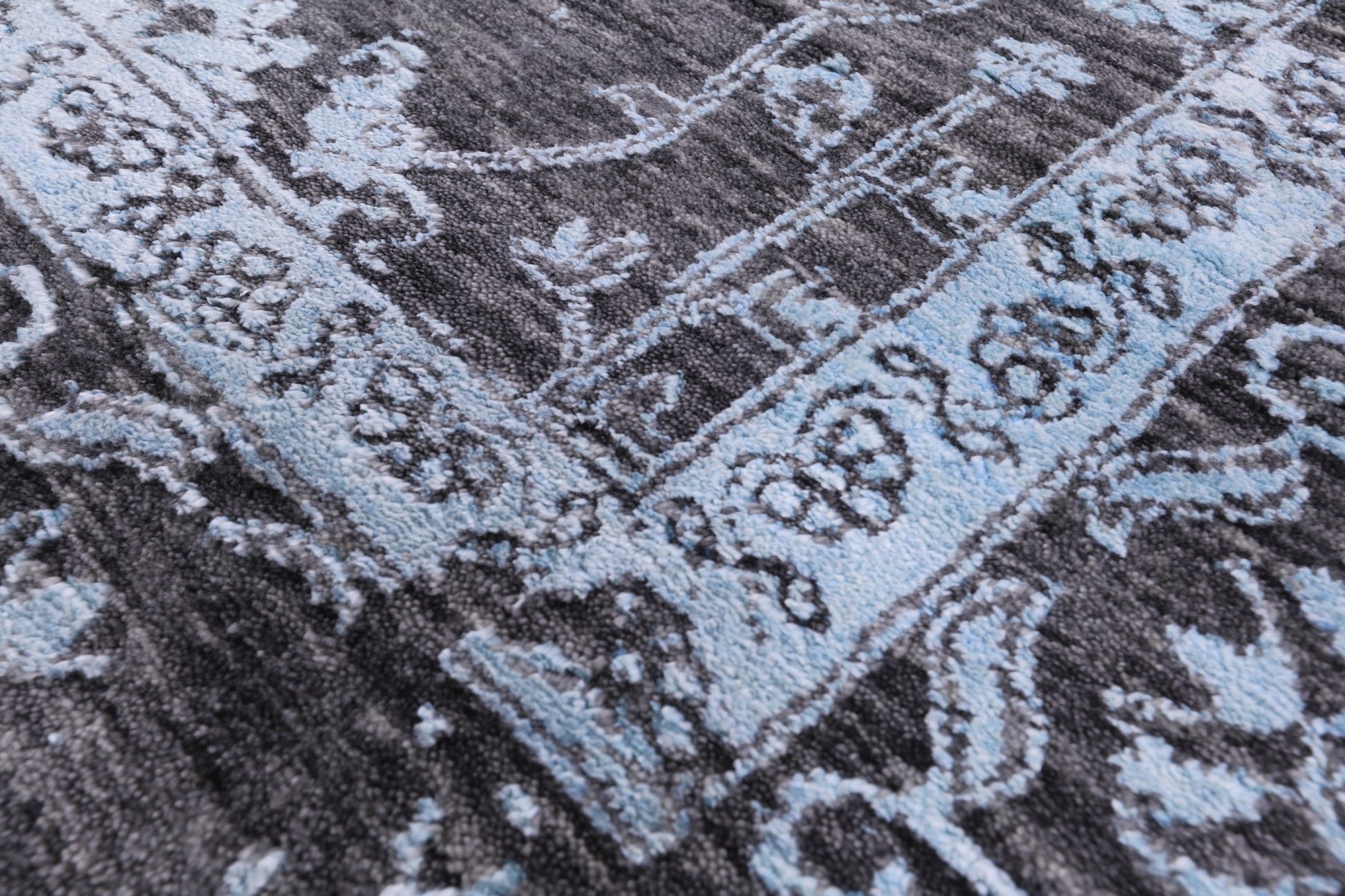 Grey Persian Hand Knotted Wool & Silk Rug - 7' 11" X 9' 10" - Golden Nile