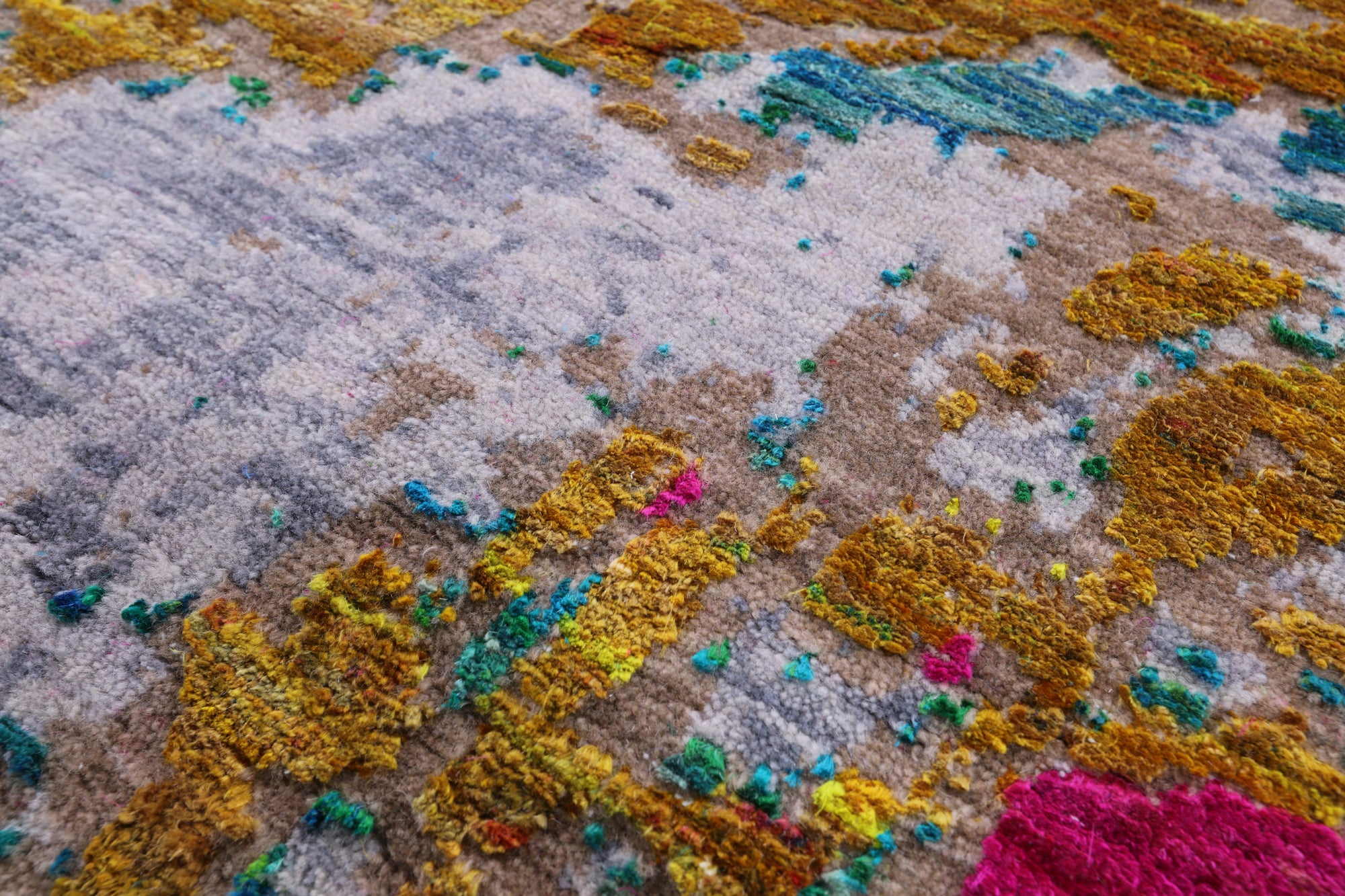 Abstract Contemporary Hand Knotted Wool & Silk Rug - 7' 11" X 10' 3" - Golden Nile