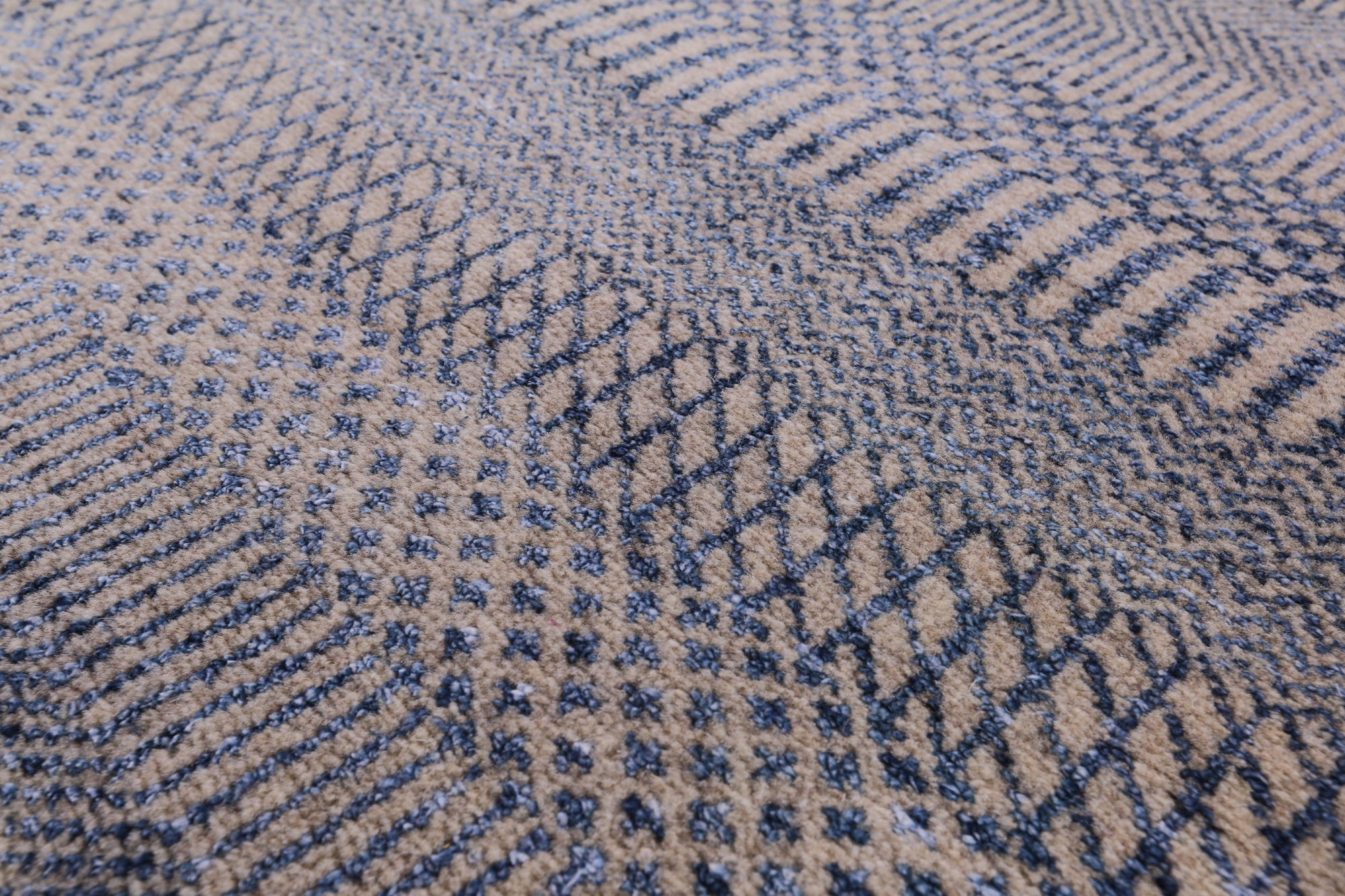 Savannah Grass Hand Knotted Wool & Silk Rug - 4' 2" X 6' 3" - Golden Nile